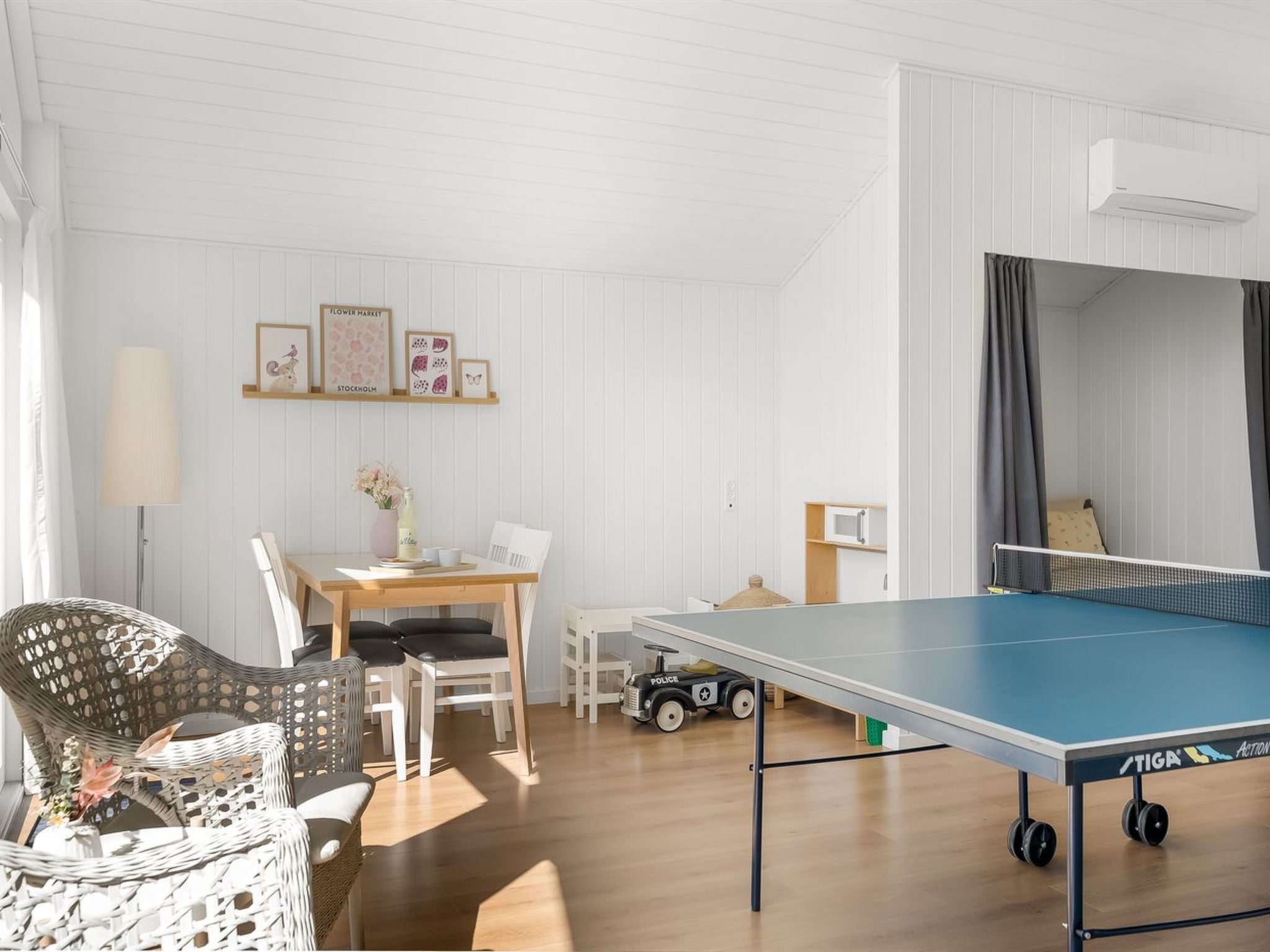 "Gustina" - 1.2km from the sea - Binnen
