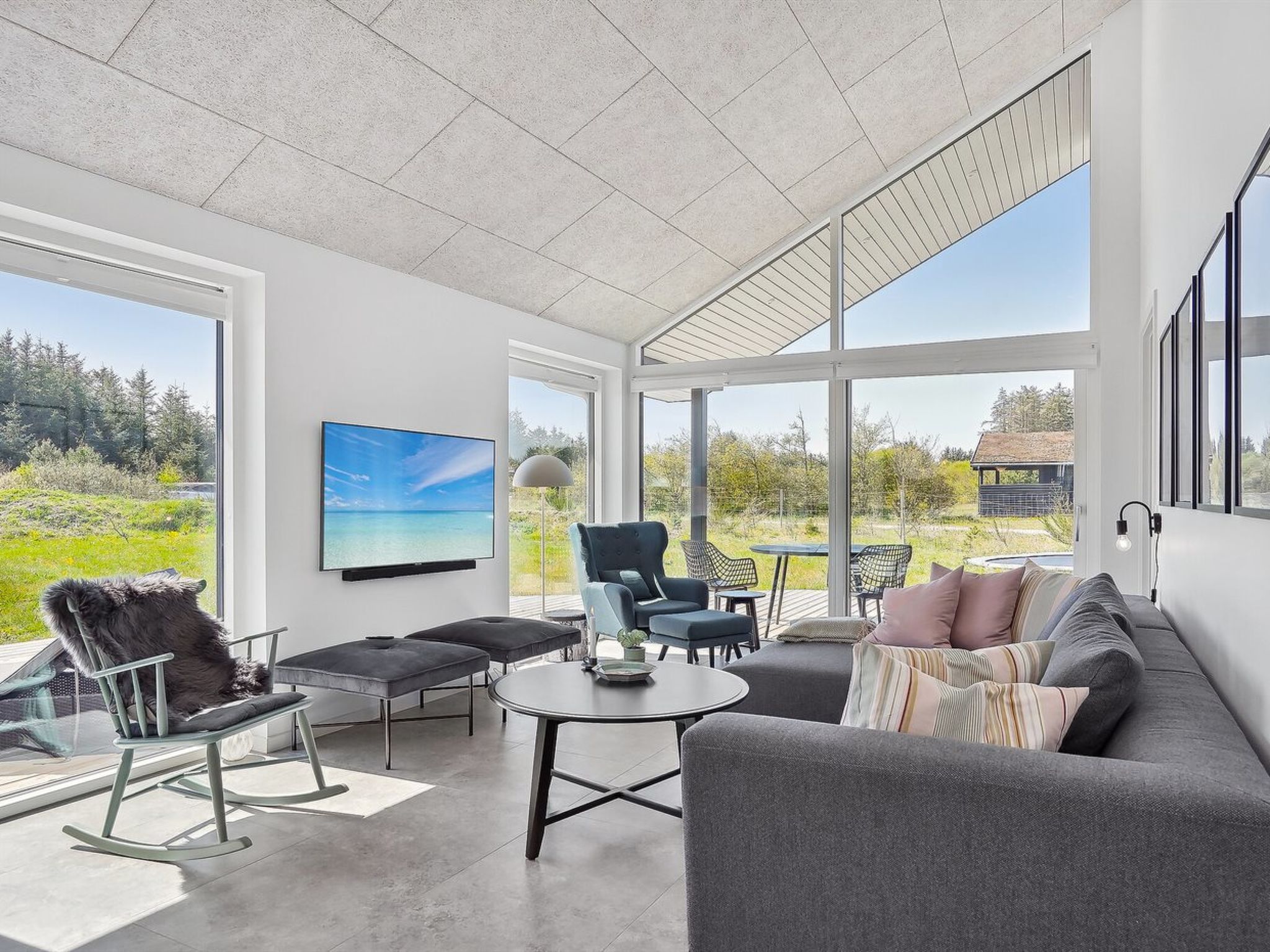 "Fredrika" - 1.5km from the sea - Binnen