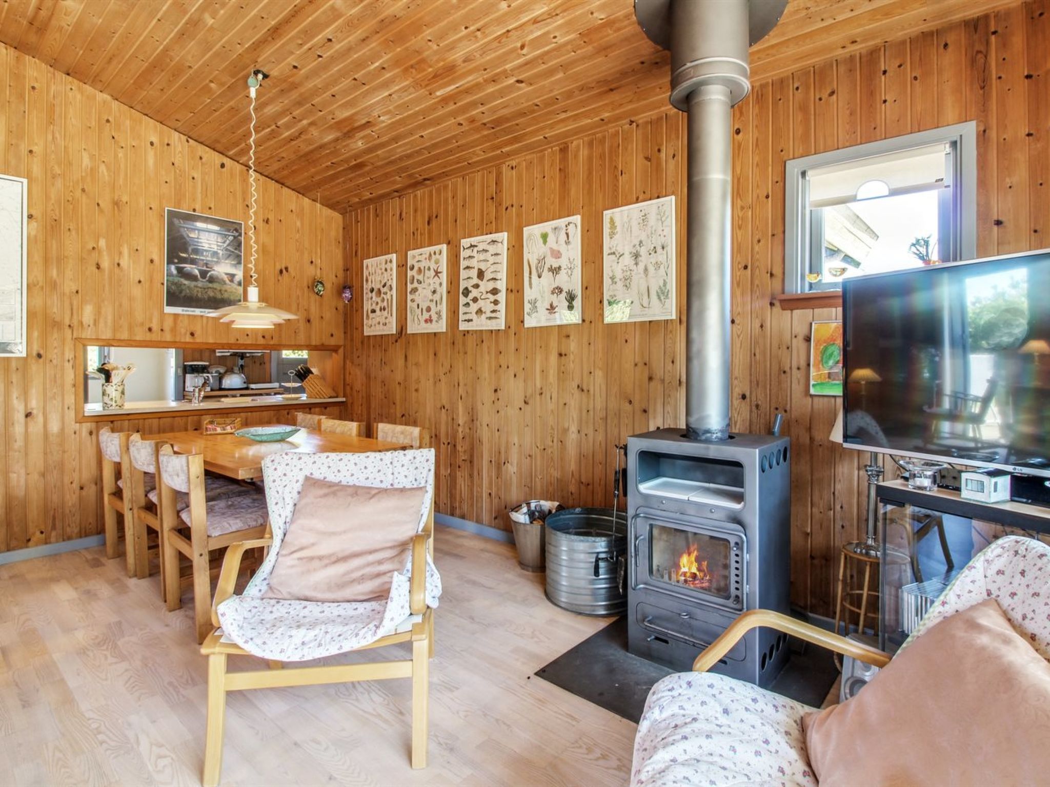 "Gerasim" - 1km from the sea - Binnen