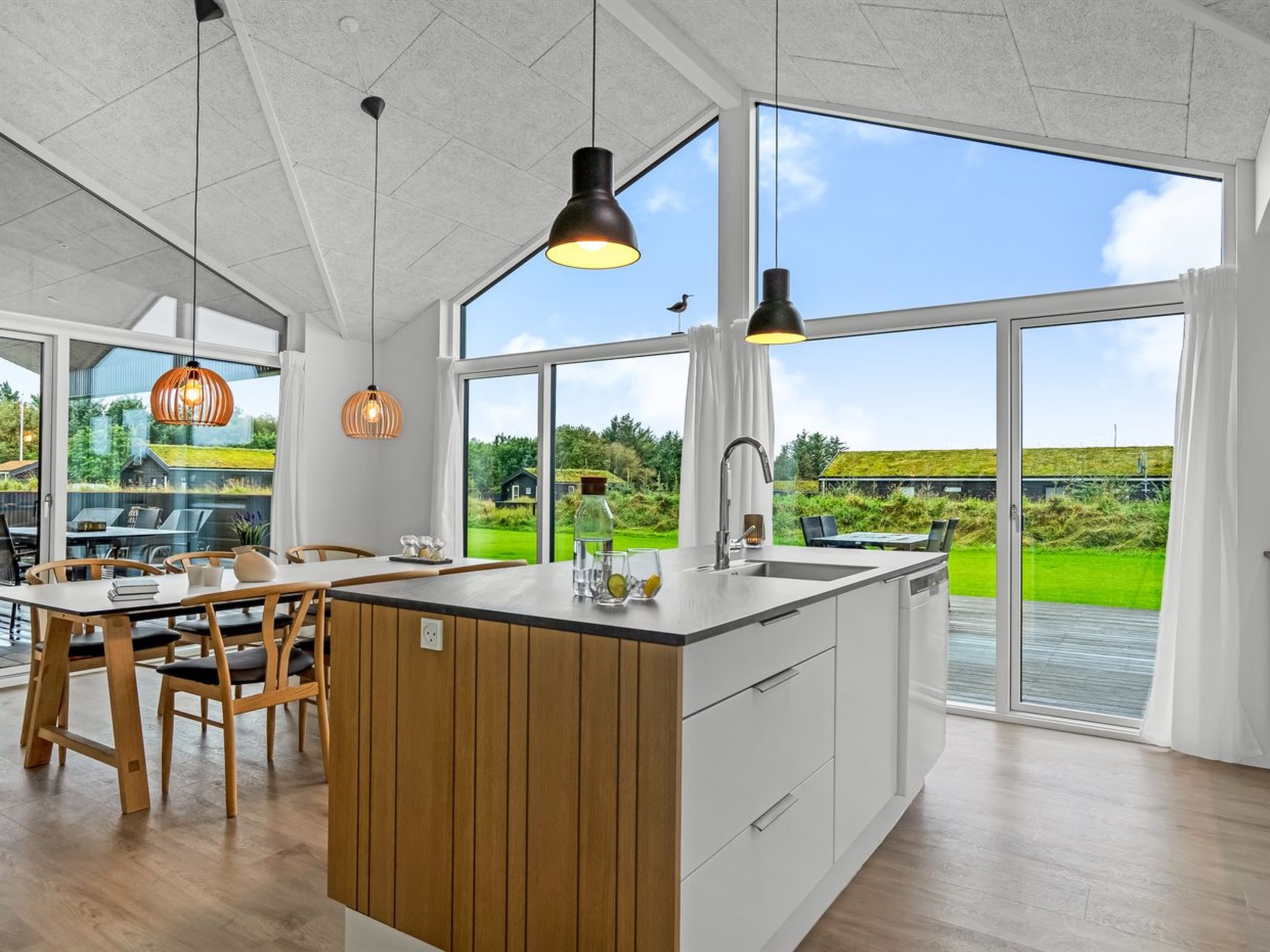 "Egil" - 1.5km from the sea - Binnen