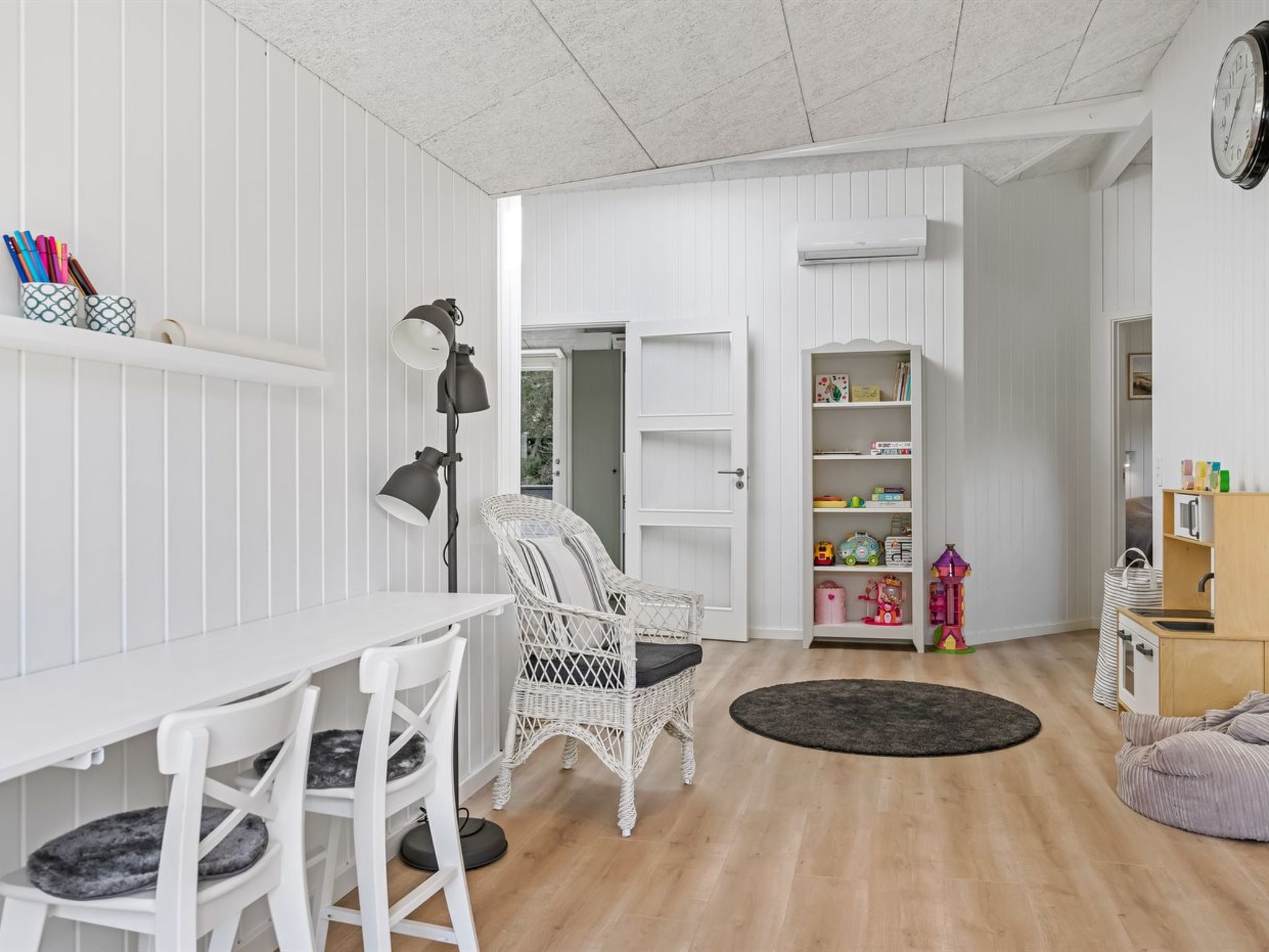 "Ema" - 1.9km from the sea - Binnen