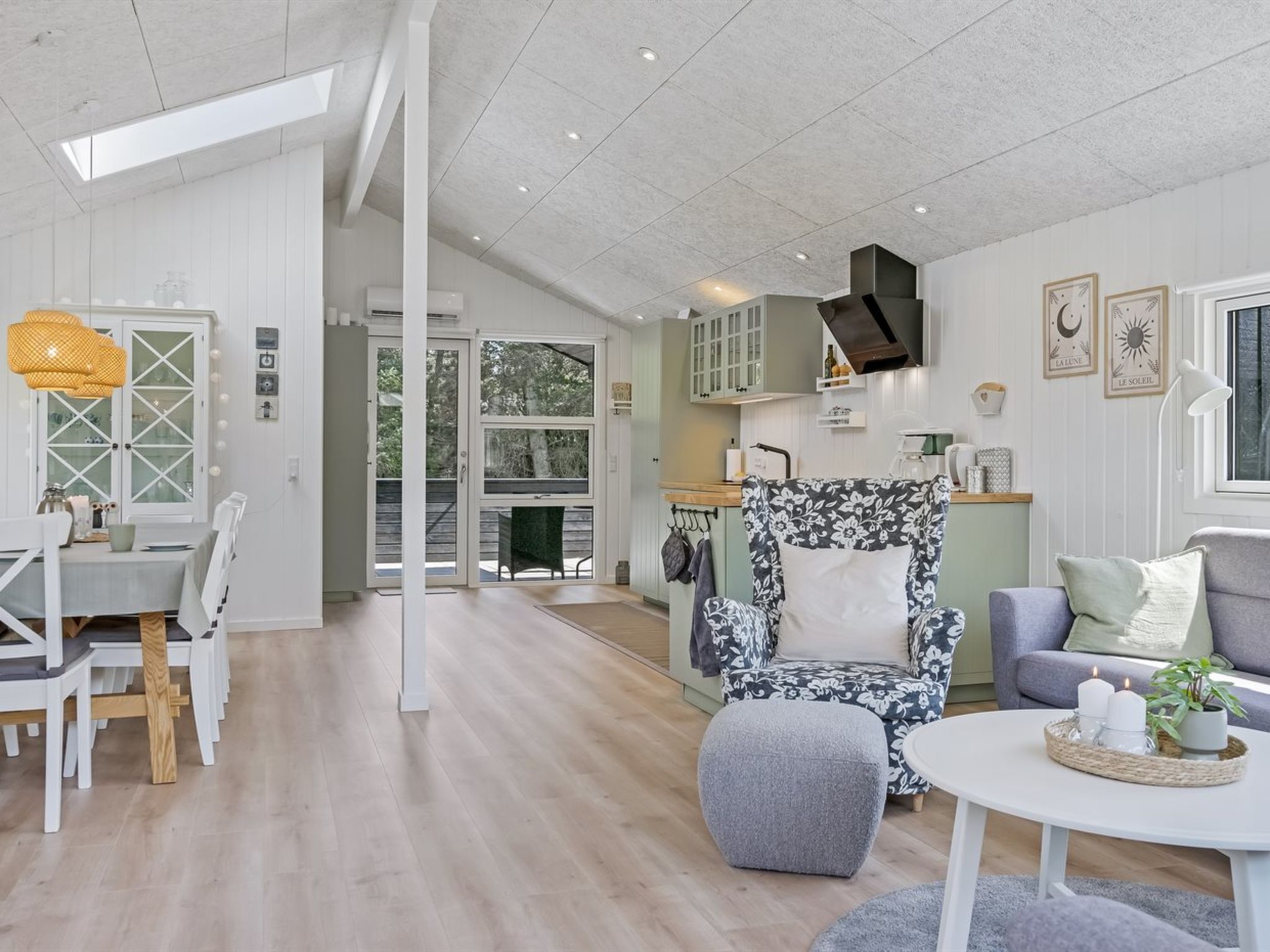 "Ema" - 1.9km from the sea - Binnen