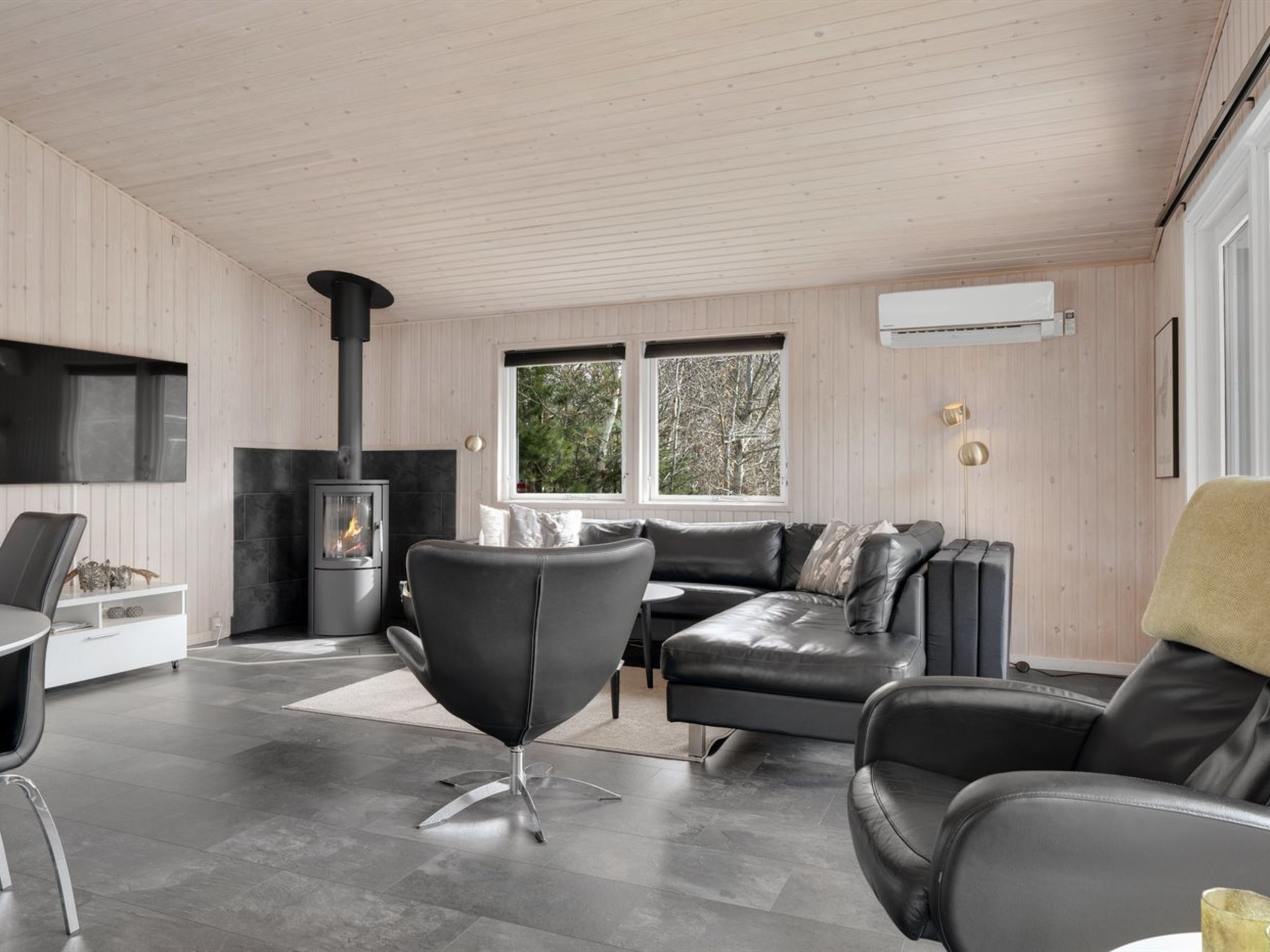 "Onni" - 2.3km from the sea - Binnen