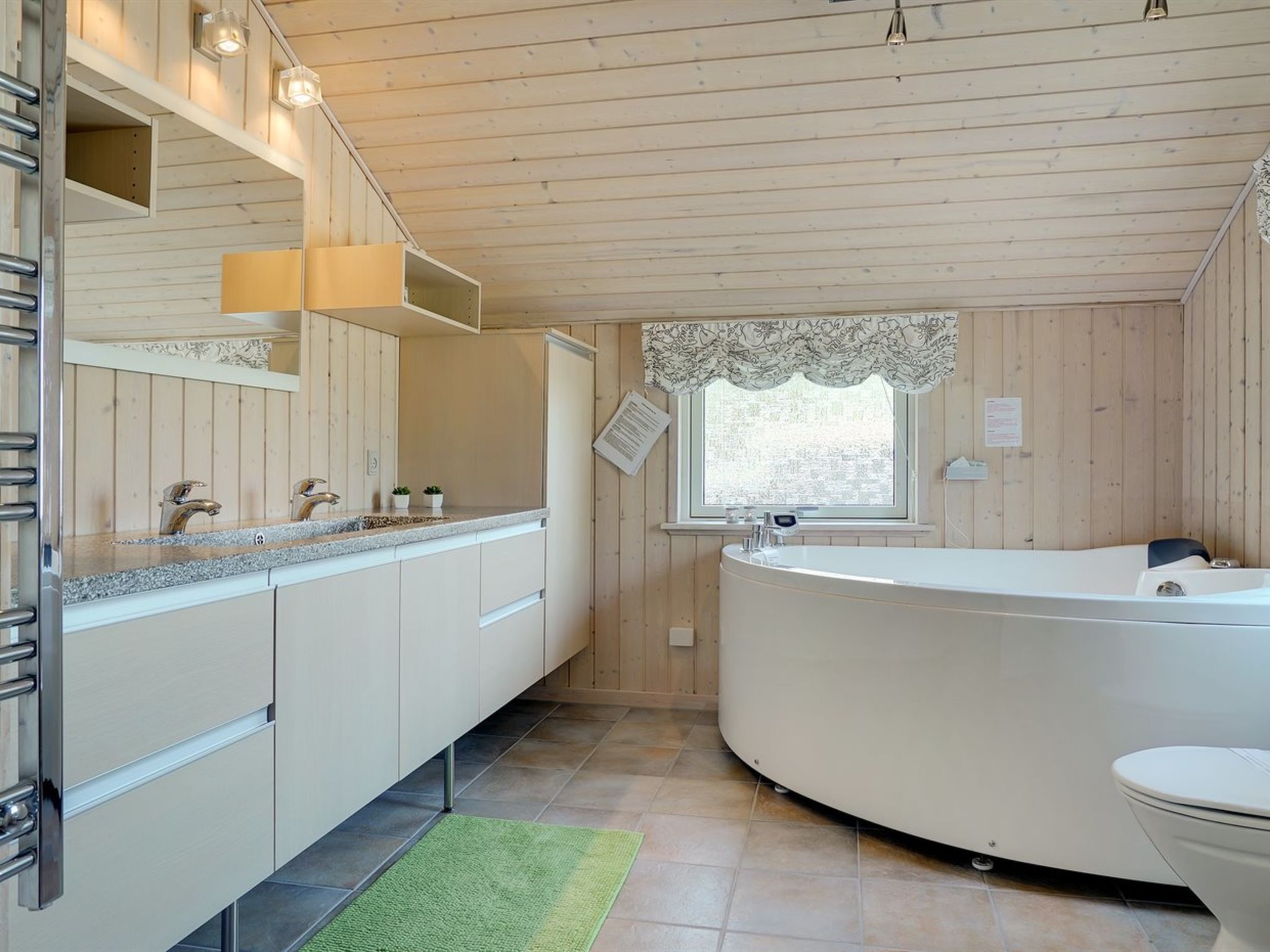 "Onni" - 2.3km from the sea-Inside