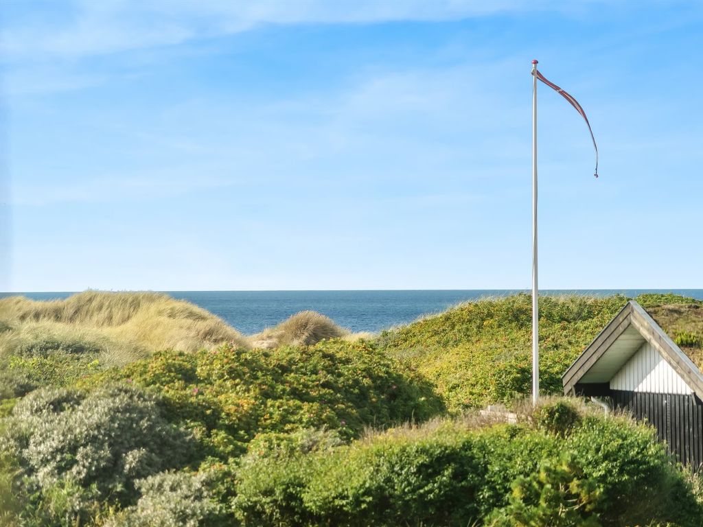 'Myrna' - 250m from the sea