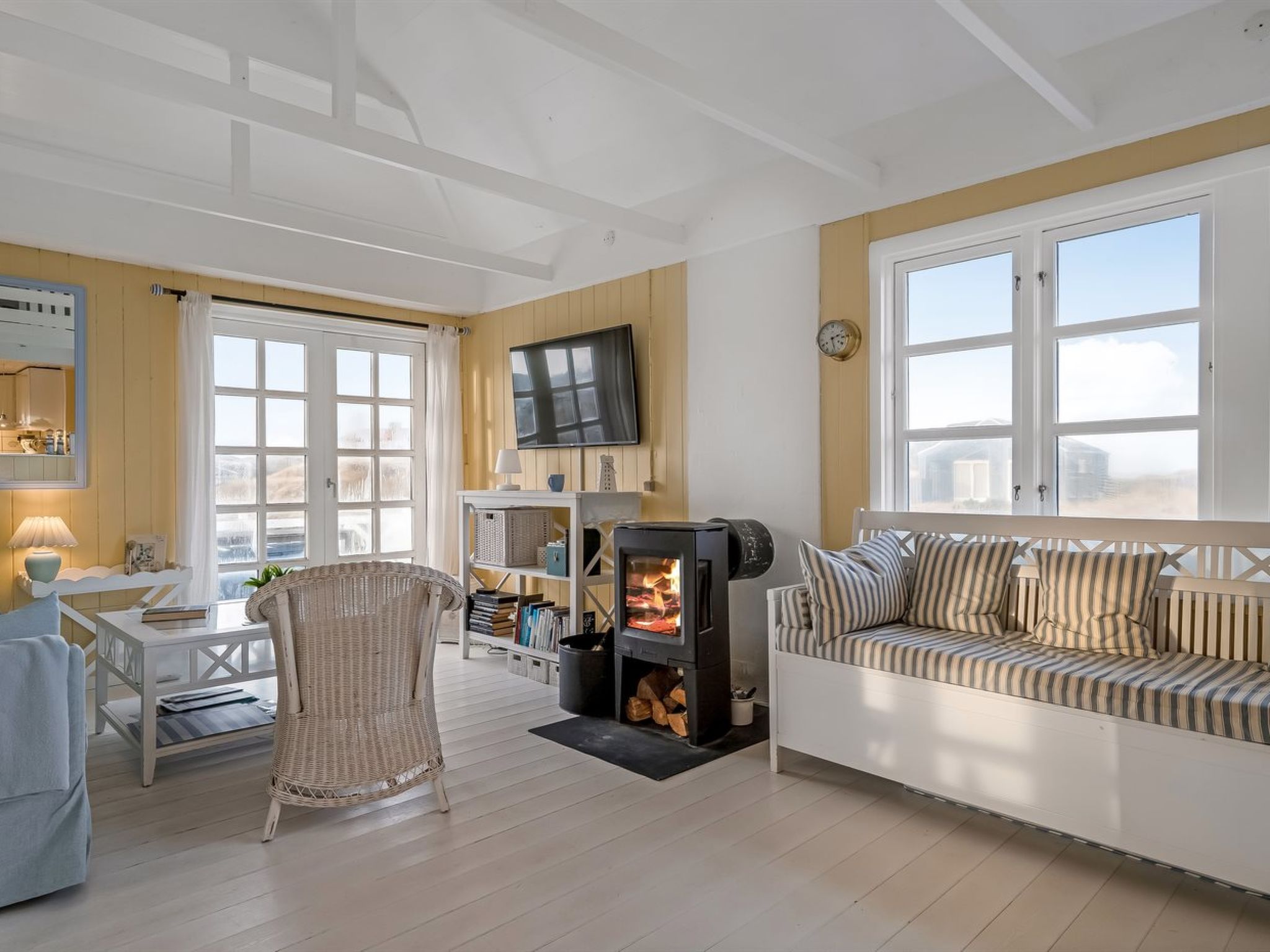 "Åsta" - 200m from the sea - Inside