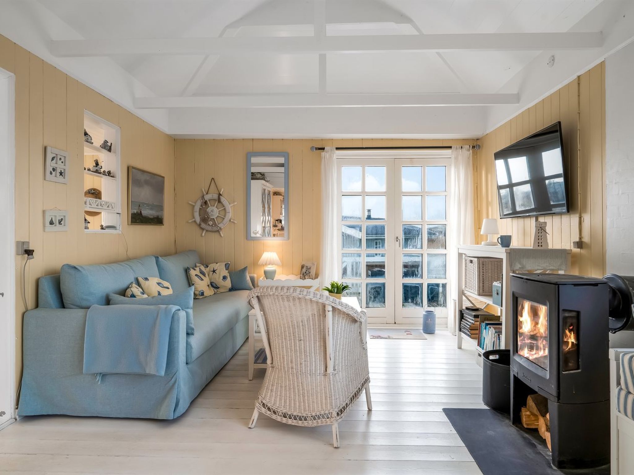 "Åsta" - 200m from the sea - Inside