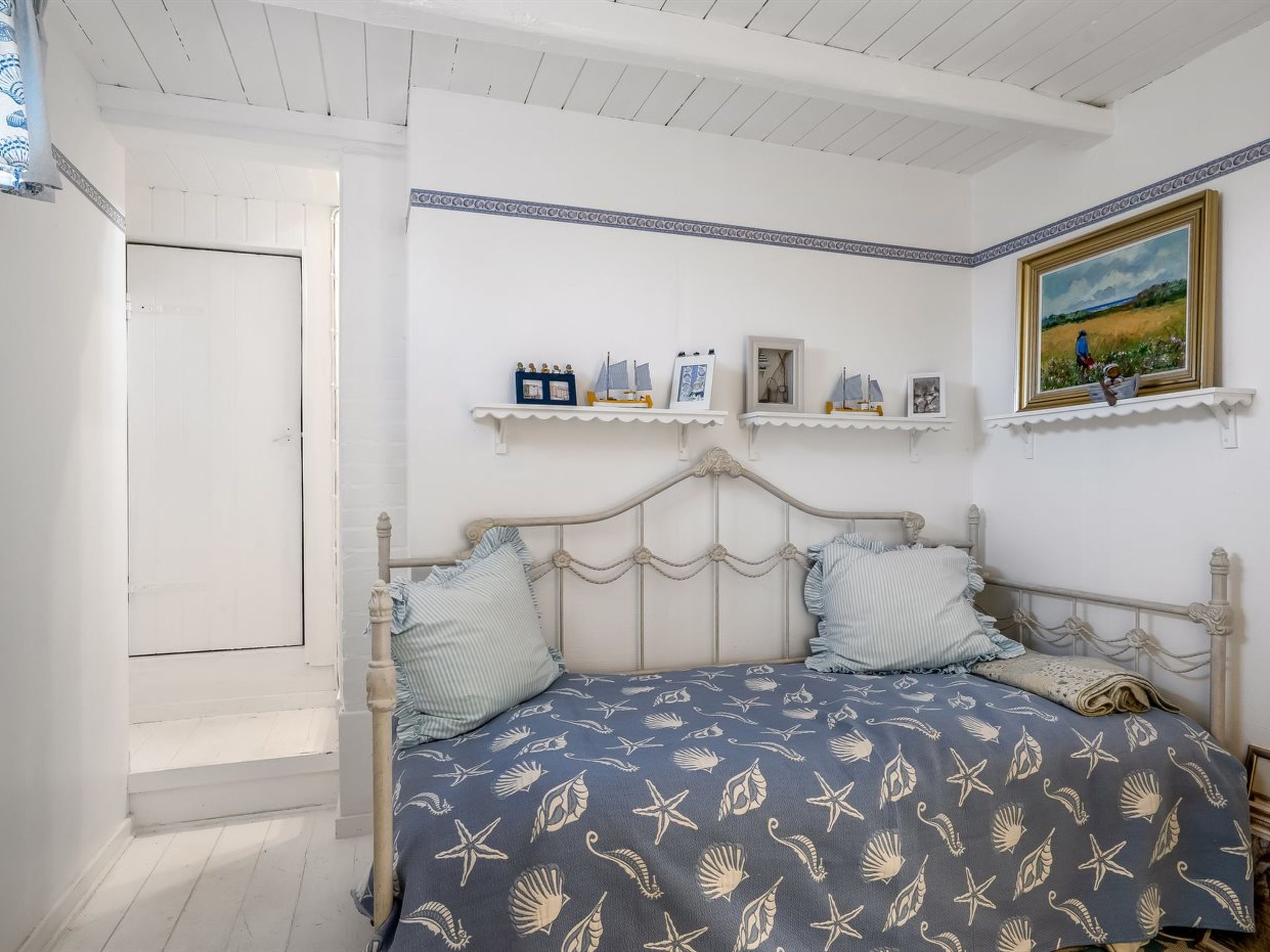"Åsta" - 200m from the sea - Inside