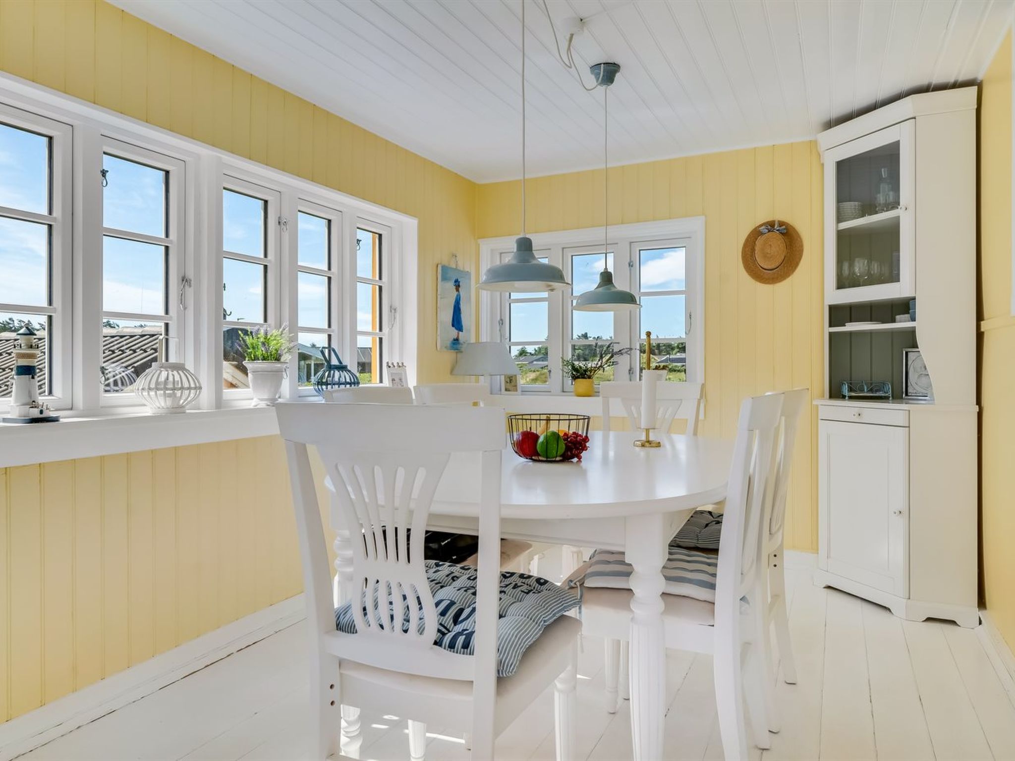 "Åsta" - 200m from the sea - Inside