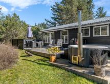 Ayen: Gezellig vakantiehuis met hottub, 1,2 km van zee in Saltum - thumbnail 1