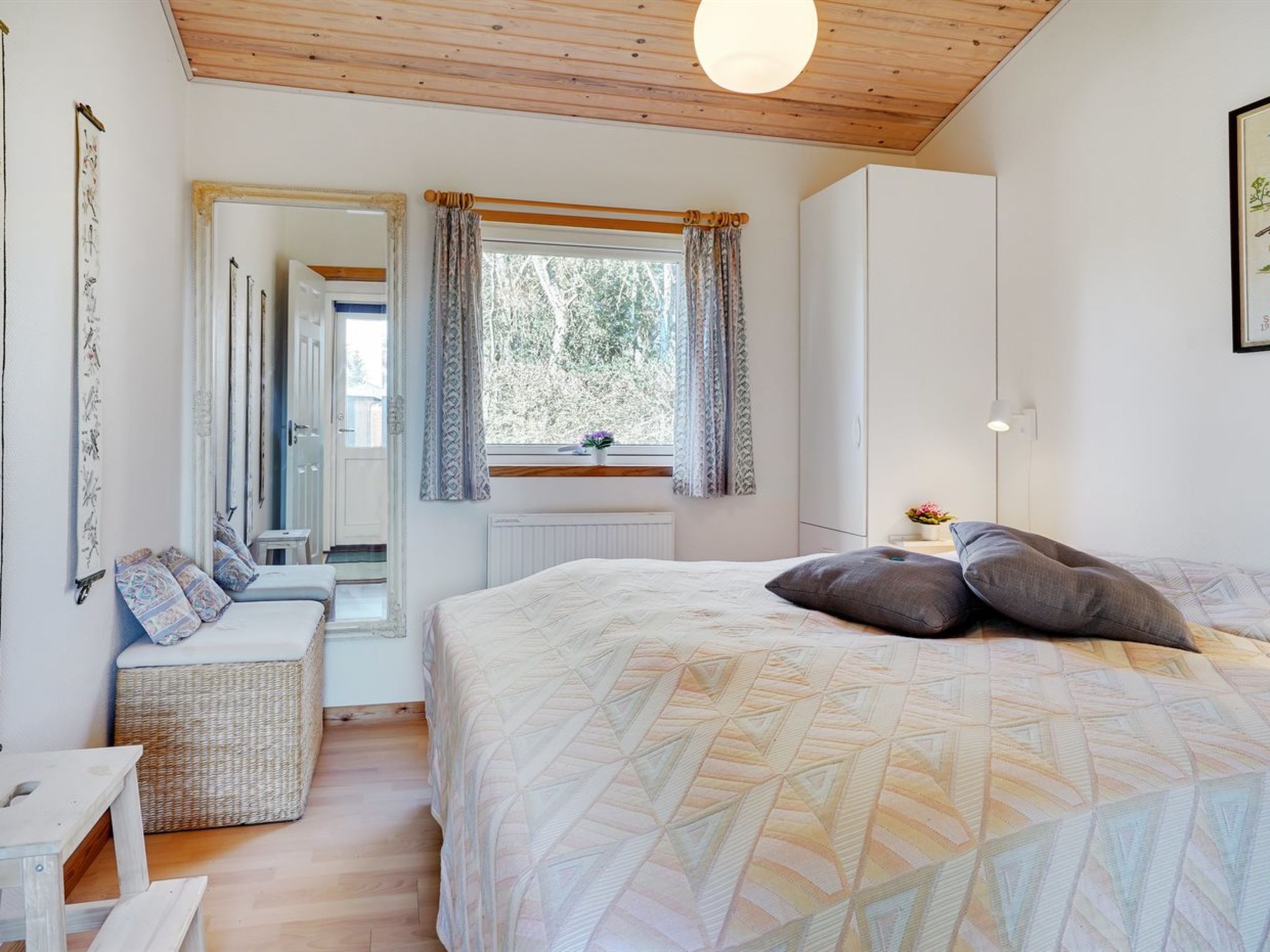 "Guthrik" - 900m from the sea