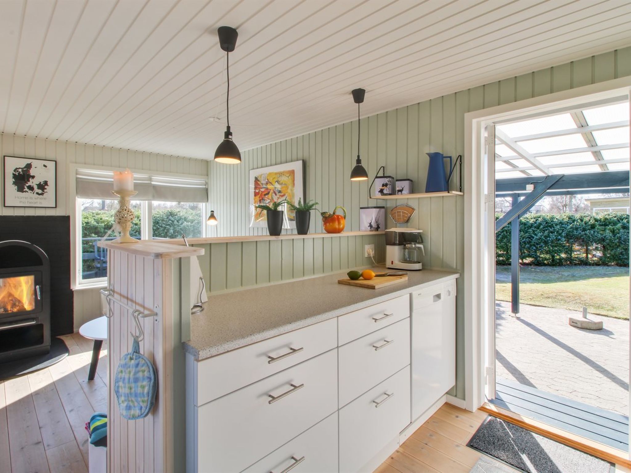 "Shaya" - 500m from the sea - Binnen