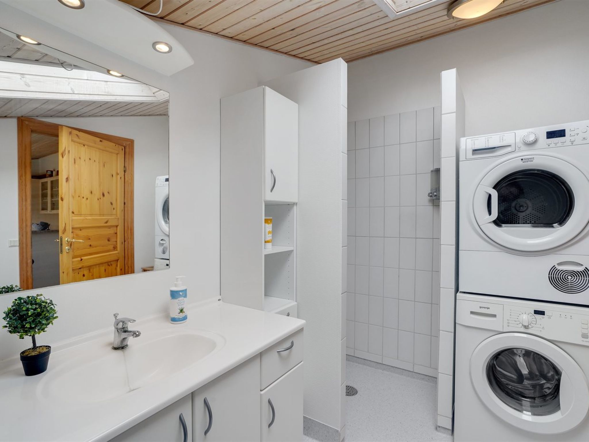"Rafn" - 550m from the sea - Binnen