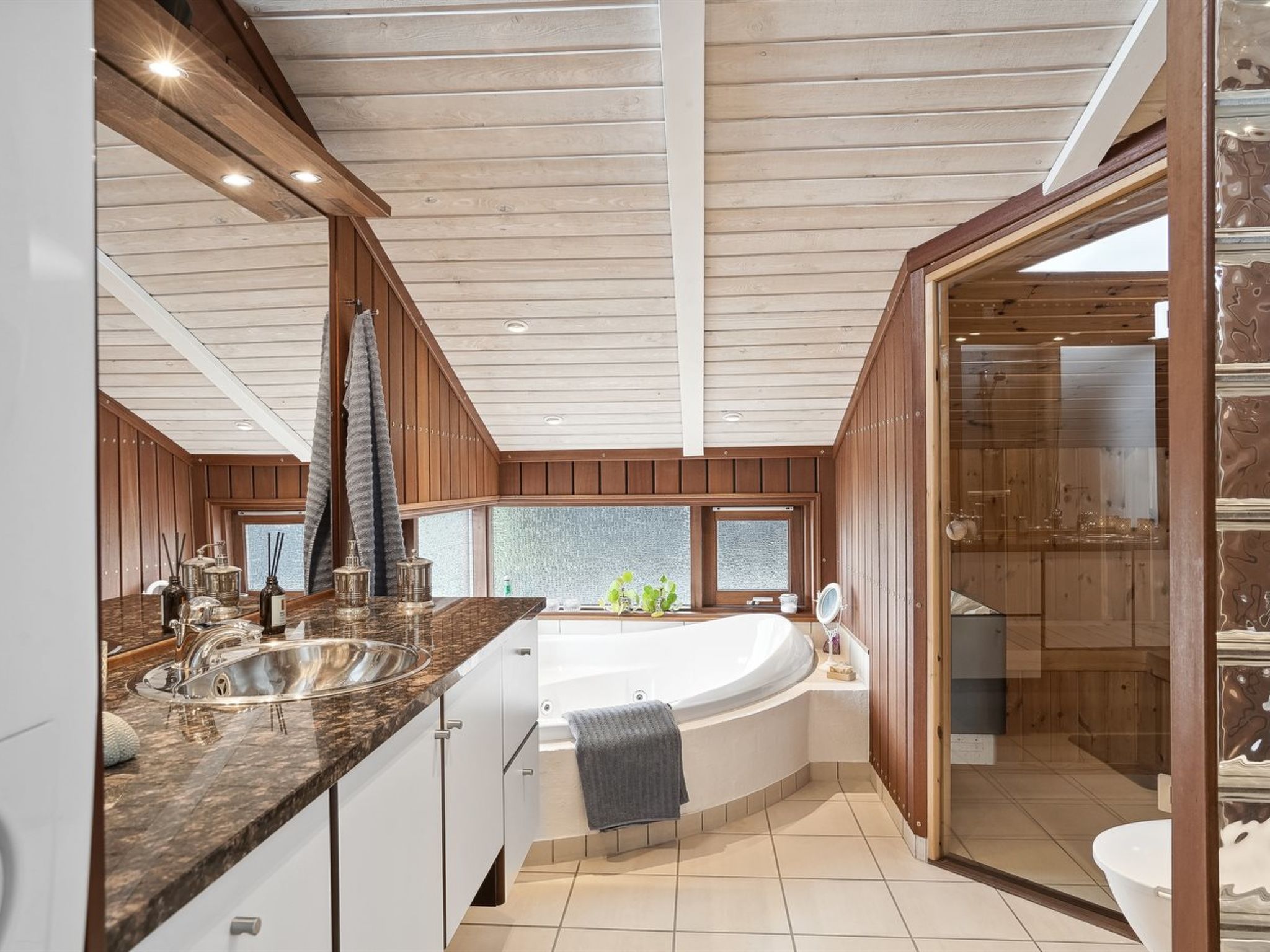 "Evald" - 400m from the sea - Binnen