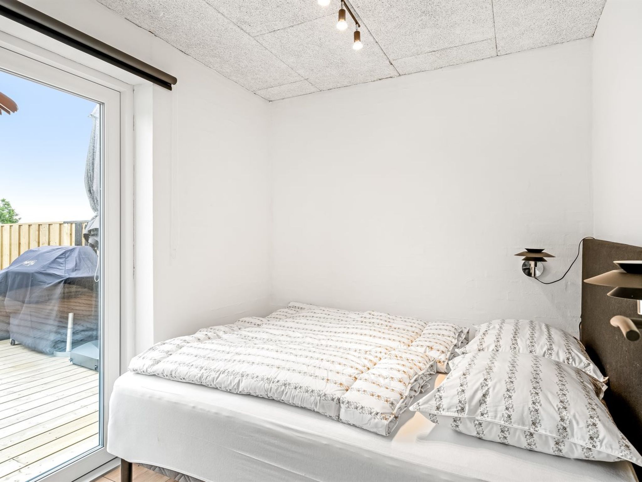 "Tonna" -  from the sea-Binnen