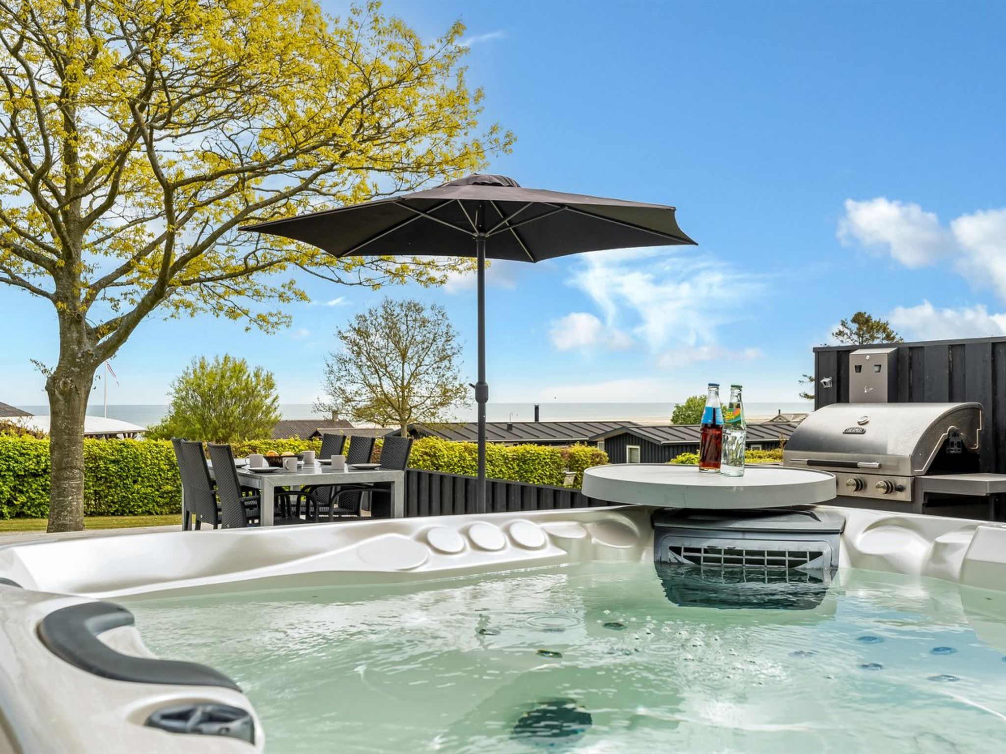 "Tonna" -  from the sea-Binnen