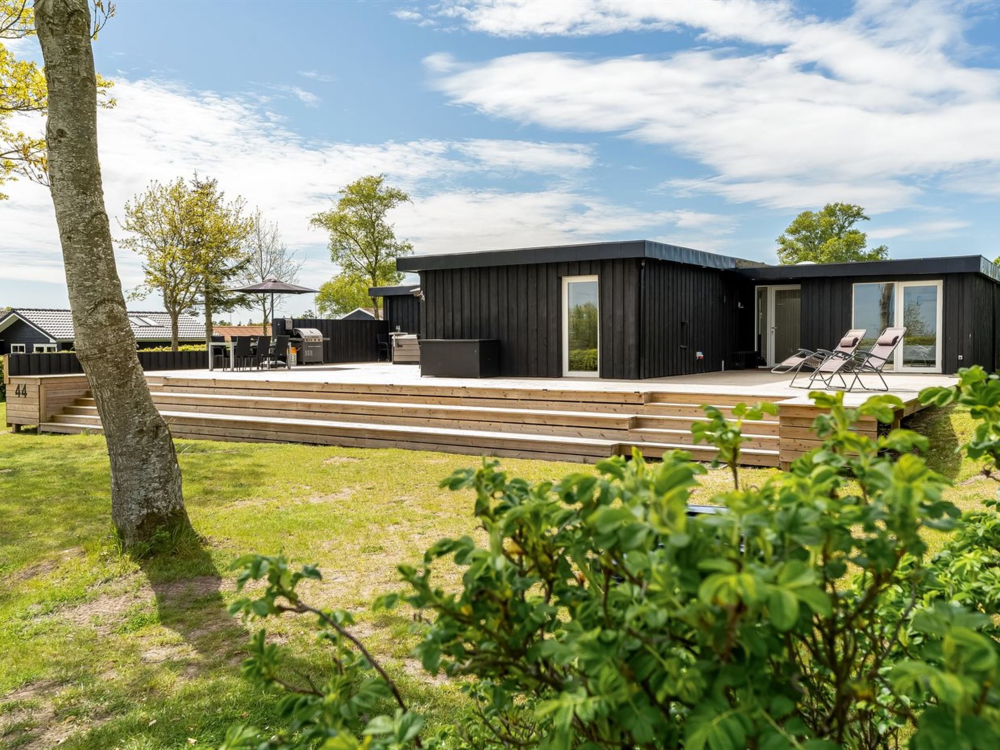 "Tonna" -  from the sea-Buiten