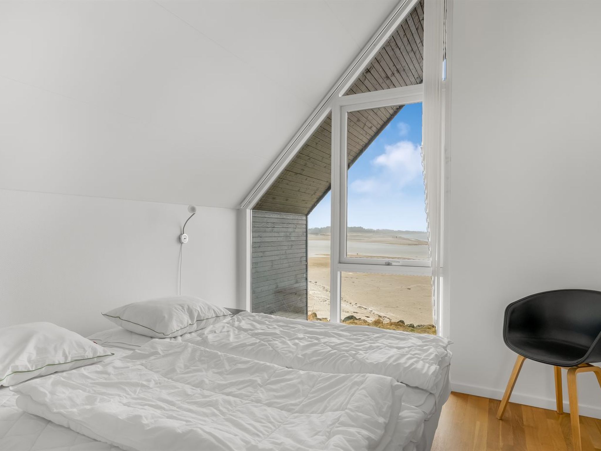 "Chayton" - 10m from the sea - Binnen