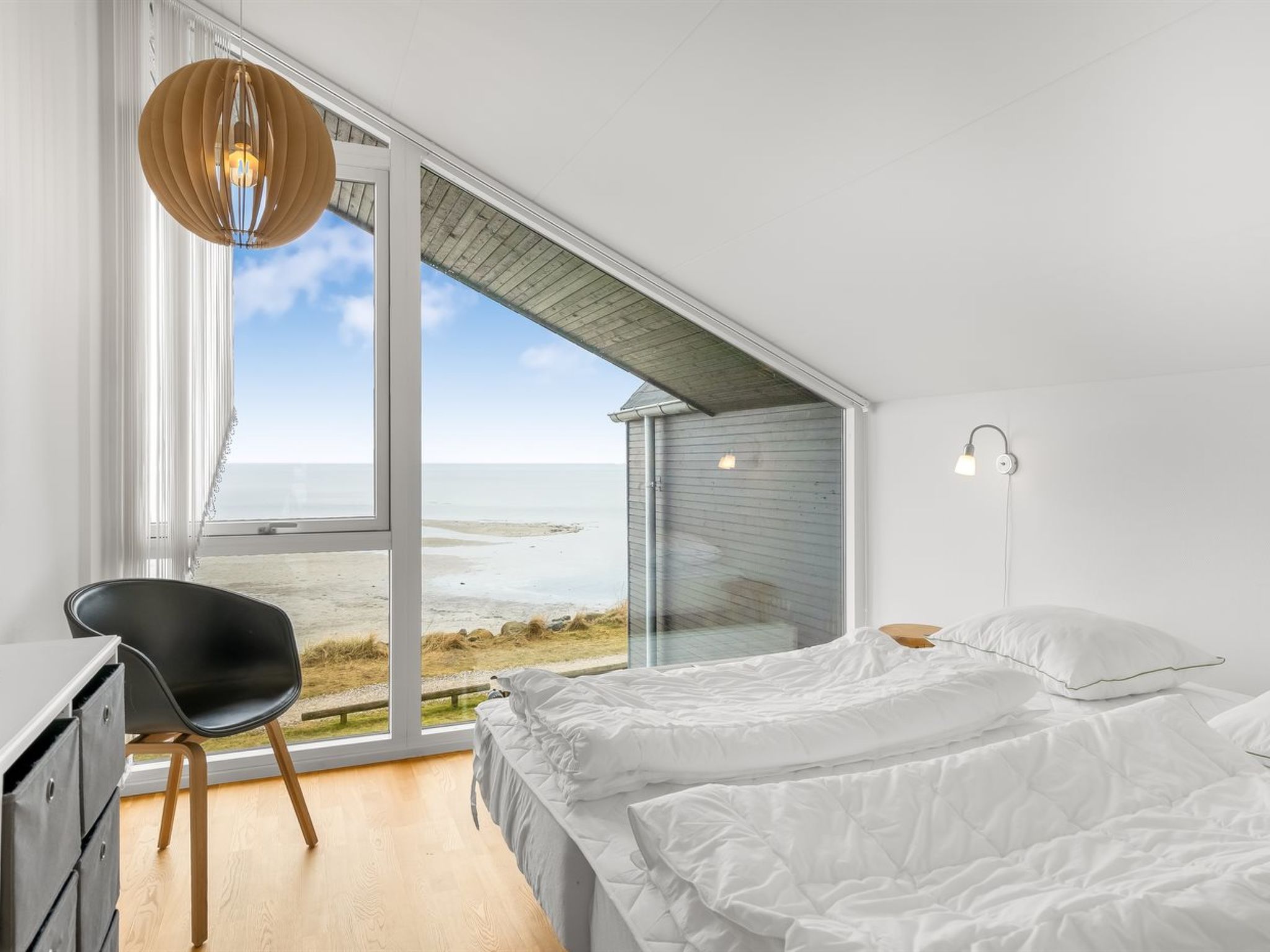 "Chayton" - 10m from the sea - Binnen