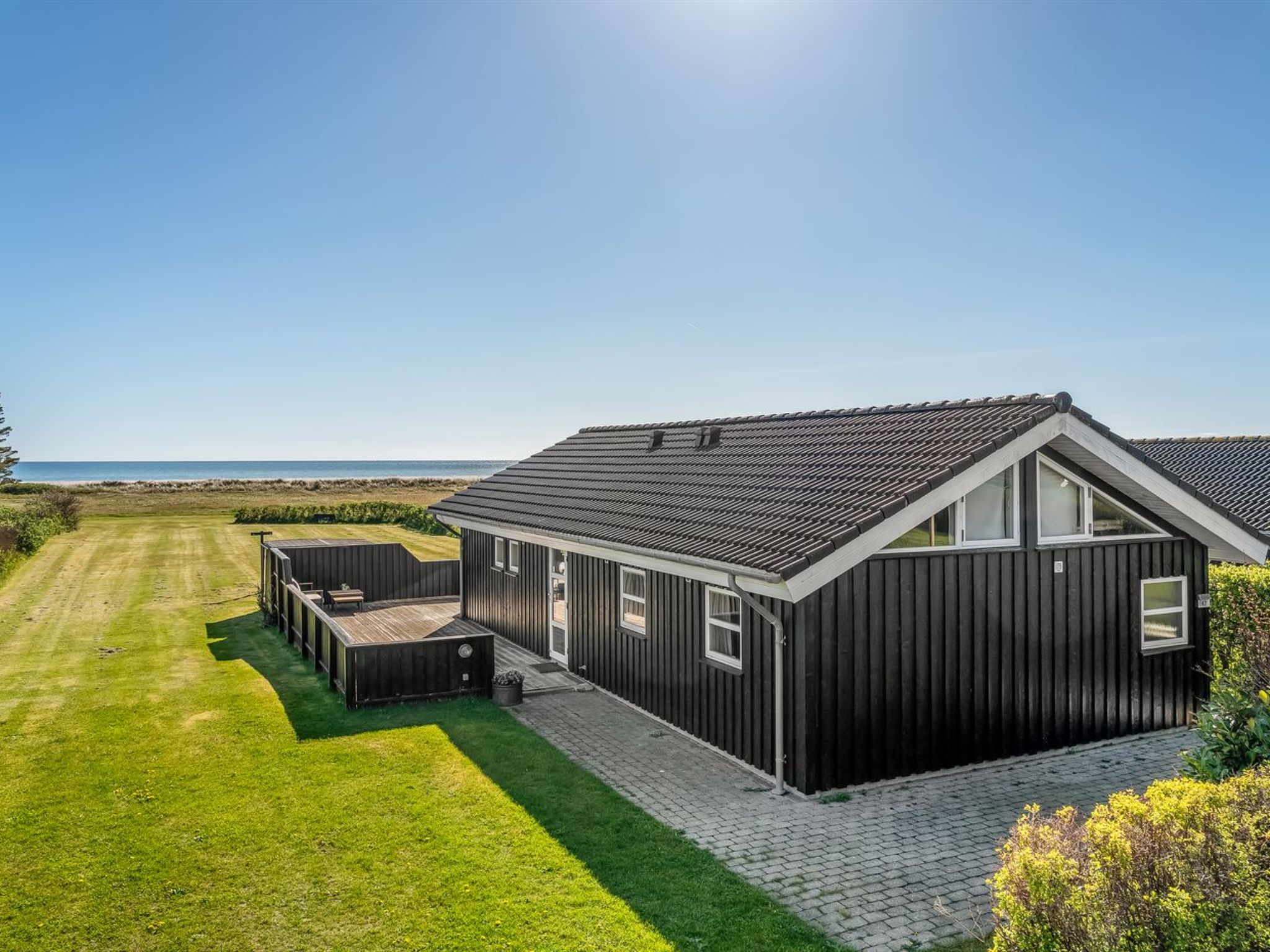 "Nomi" - 100m from the sea