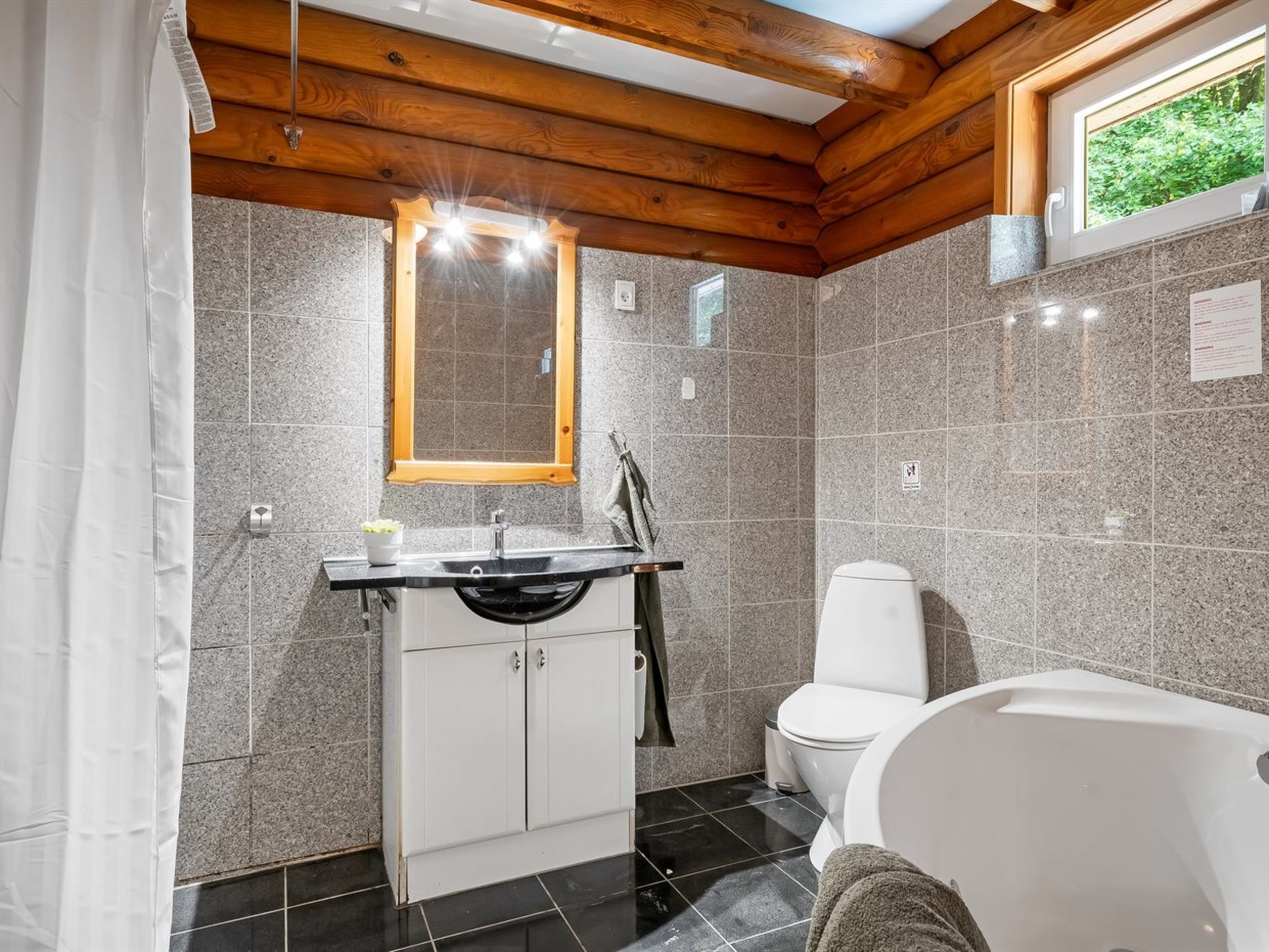 Bathroom / Wellness