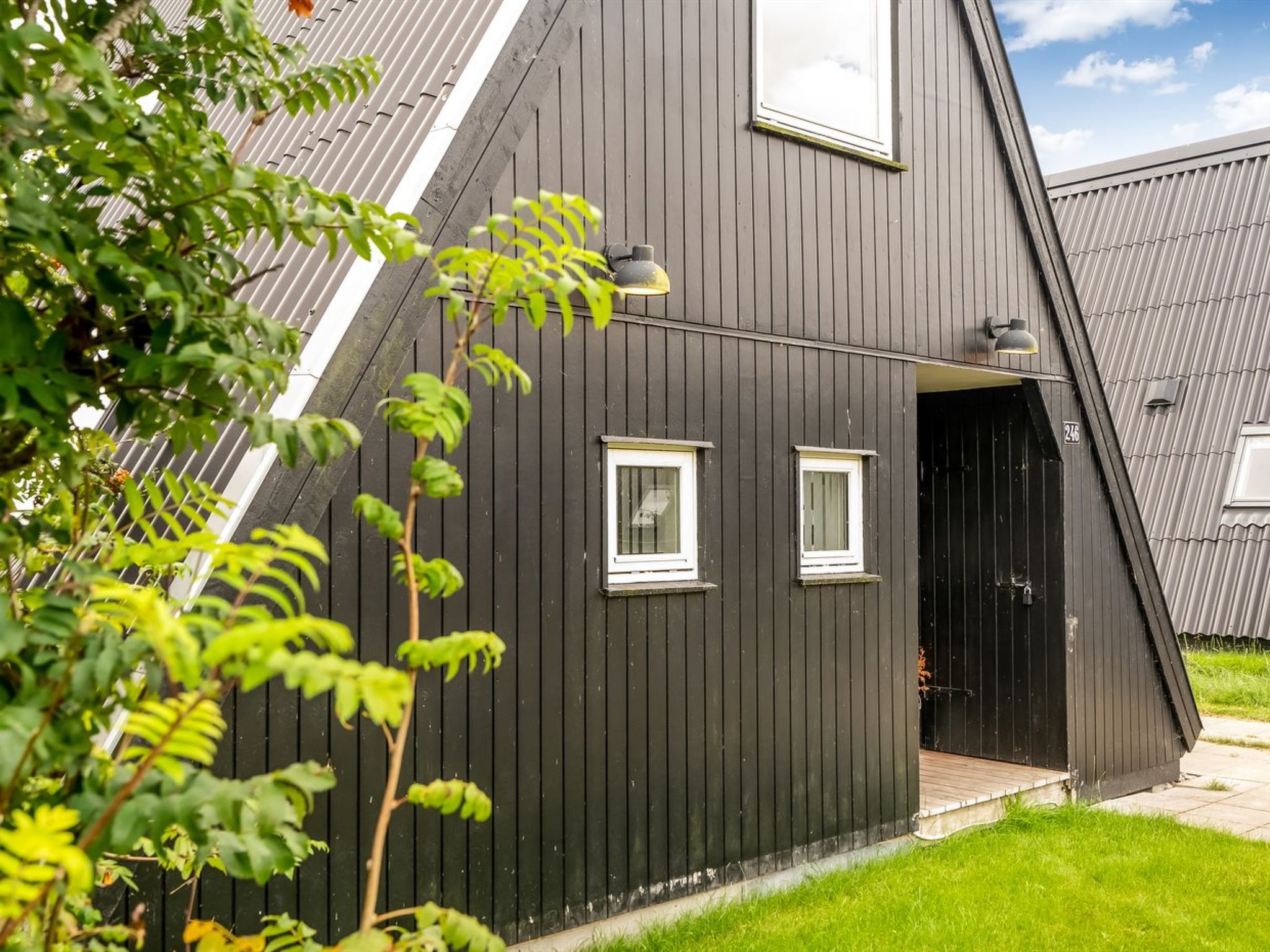 "Ernstine" — House (4 of 23)