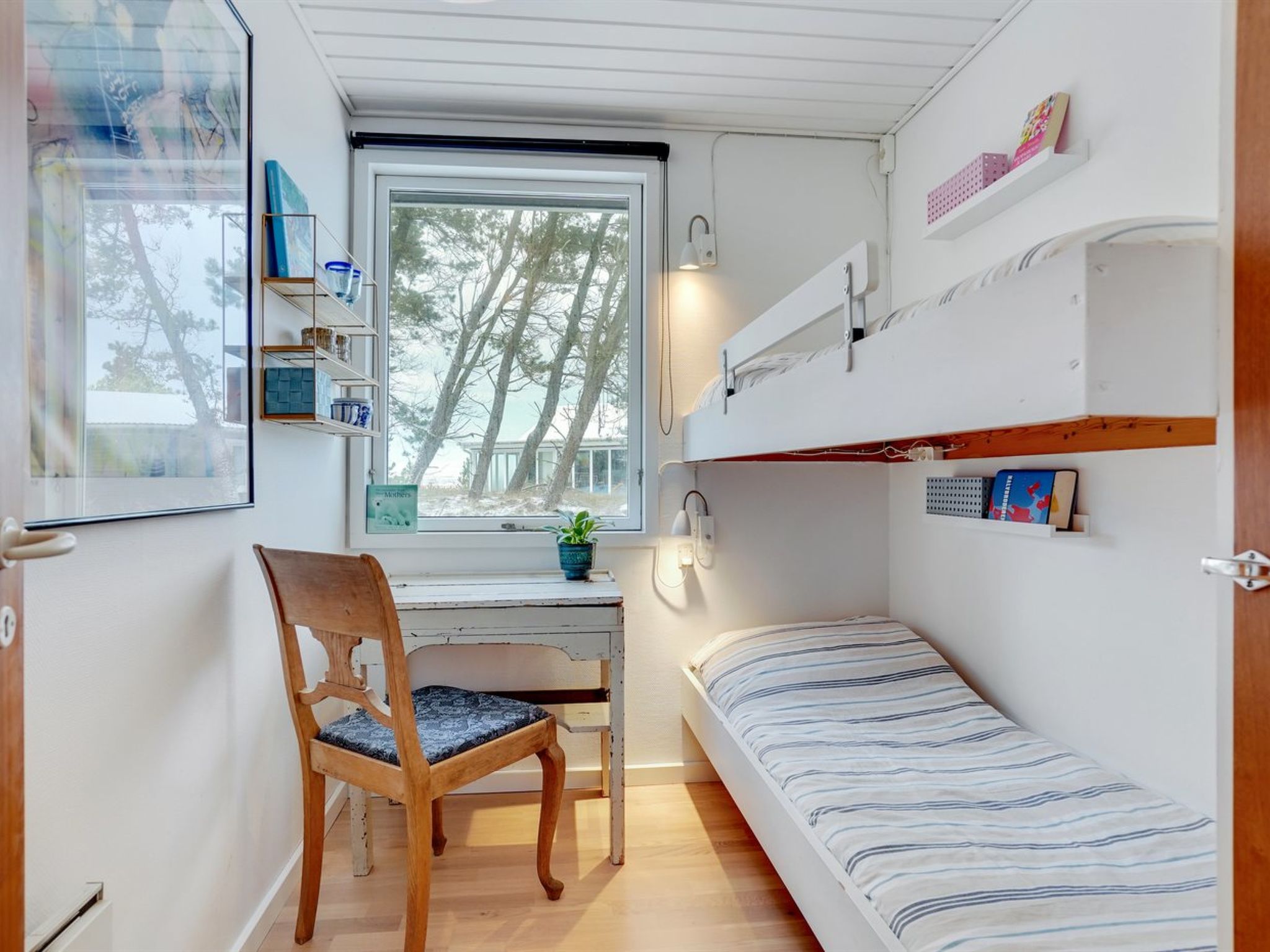"Freda" - 100m to the fjord - Drinnen