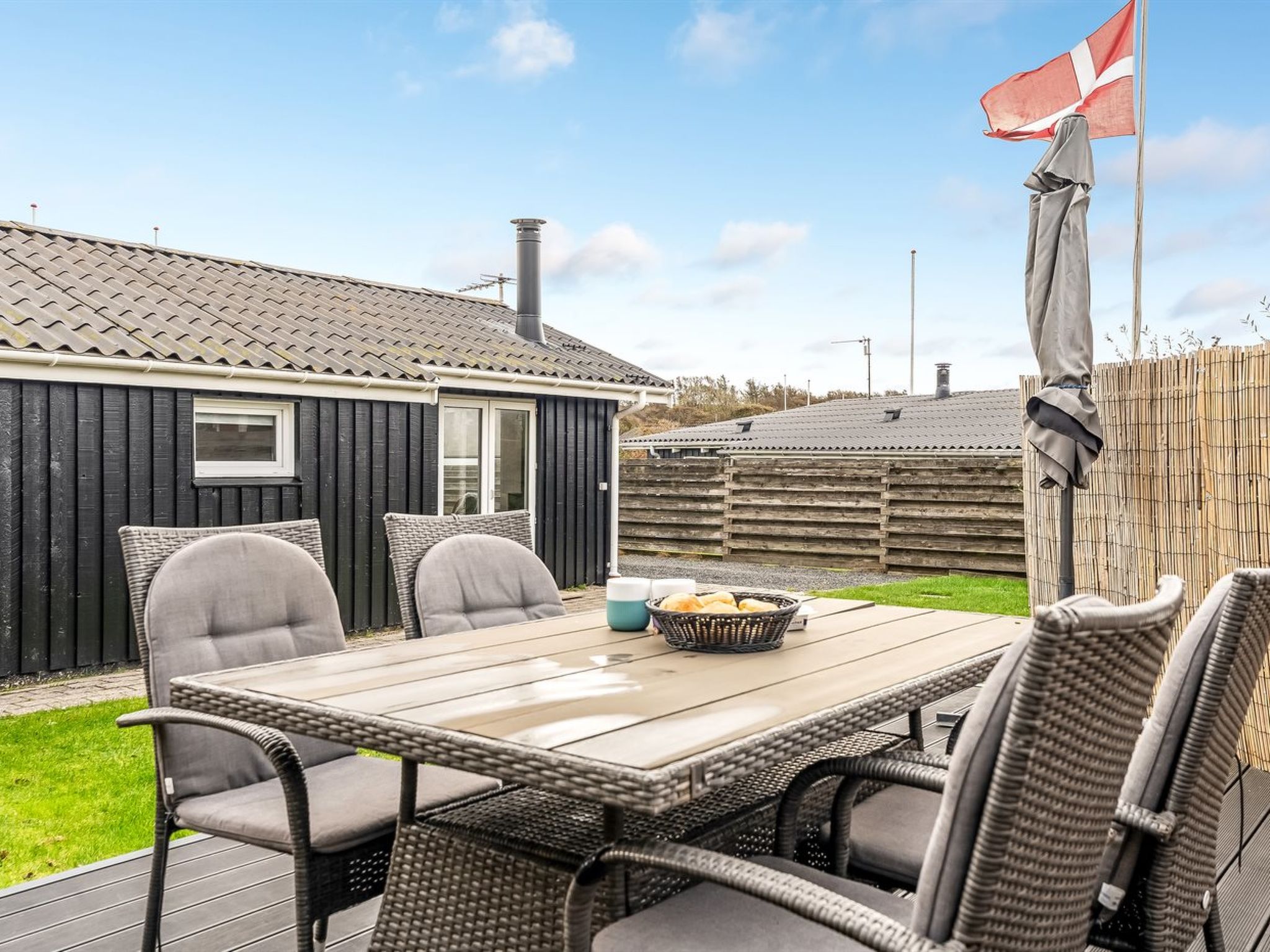 "Kielo" - 200m to the fjord-Draußen