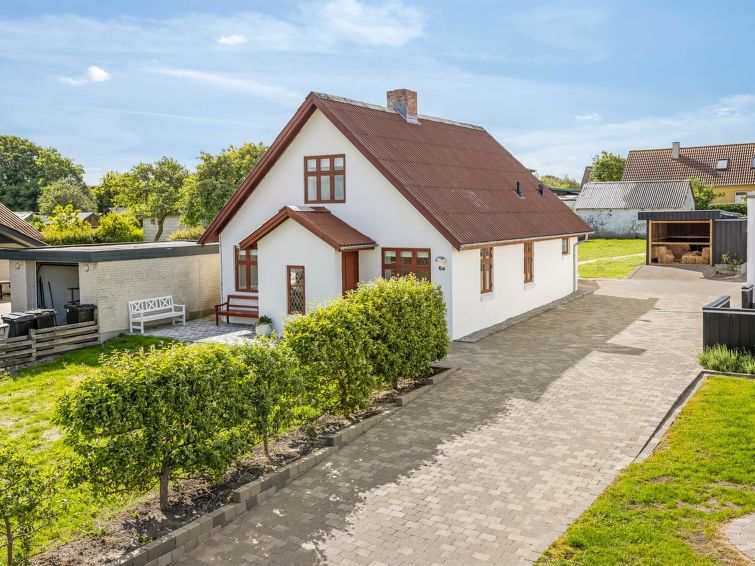 "Yall" - 400m to the inlet", huis 4-kamers 112 m2. Het objekt is geschikt voor 6 volwassenen + 1 kinderen. Woonkamer met TV. 1 kamer met 2 bedden. 1 kamer met 2 bedden. 1 kamer met 1 bed. 1 kamer met ..
