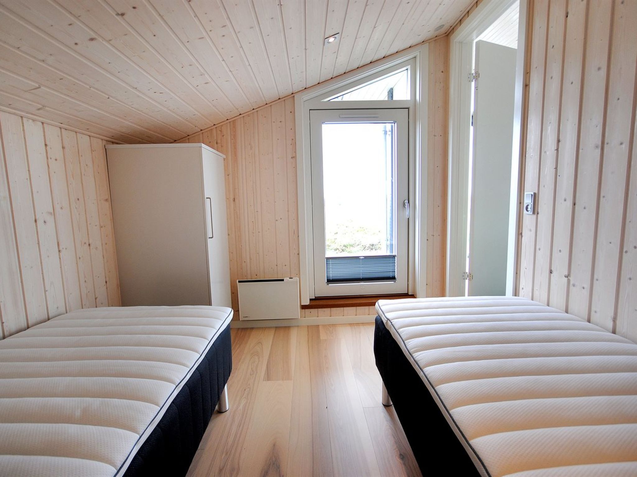 "Arisa" - 100m to the fjord - Binnen