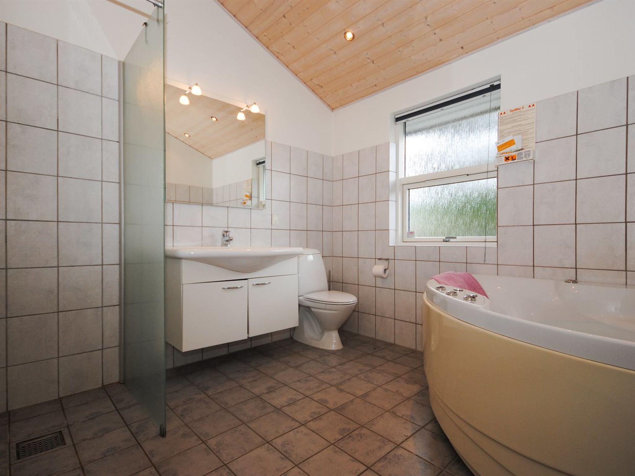 "Tamika" - 950m from the sea - Binnen