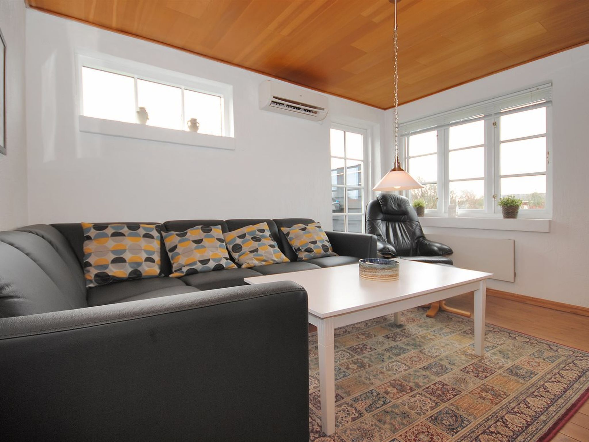 "Indi" - 400m from the sea - Binnen