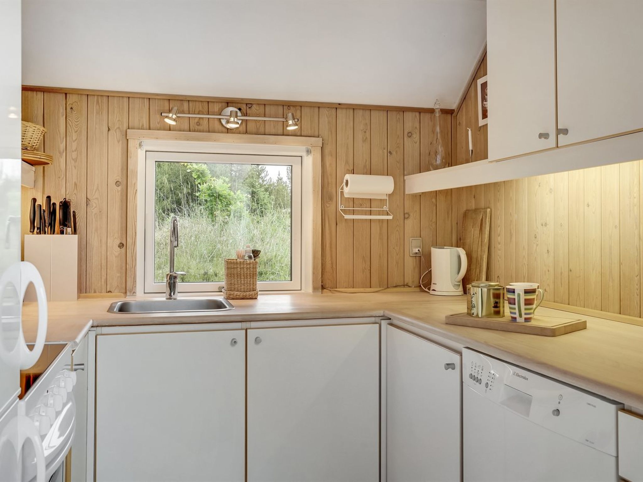 "Gunnie" - 1.1km from the sea-Inside