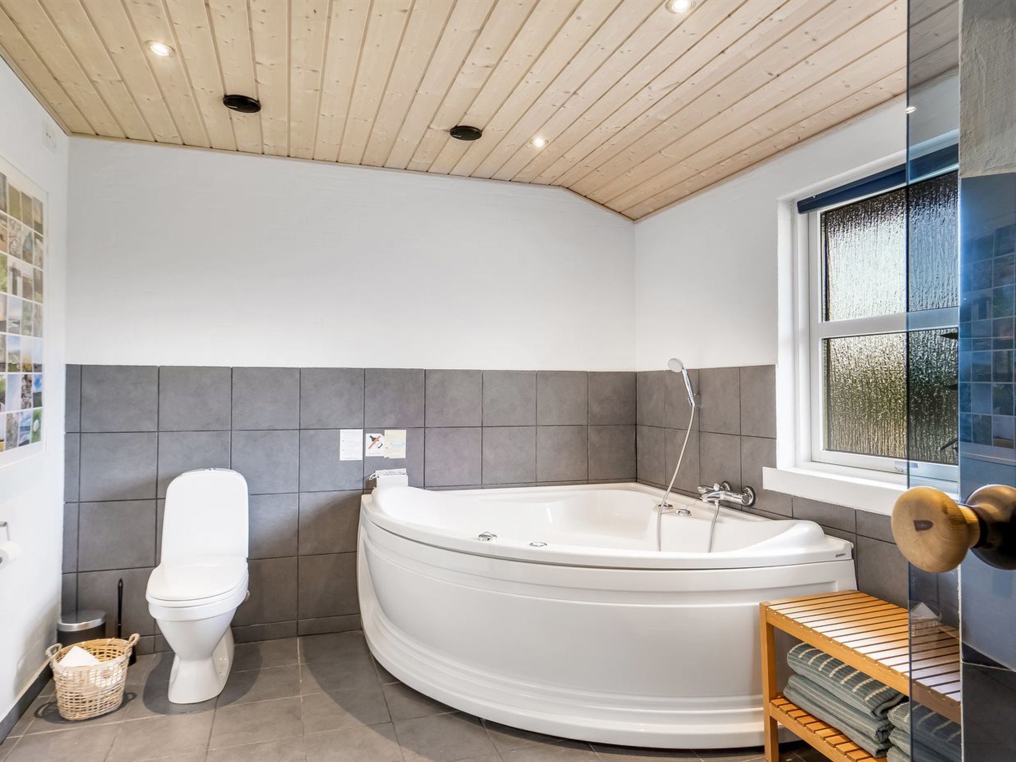 "Yngve" - 3.5km from the sea - Binnen
