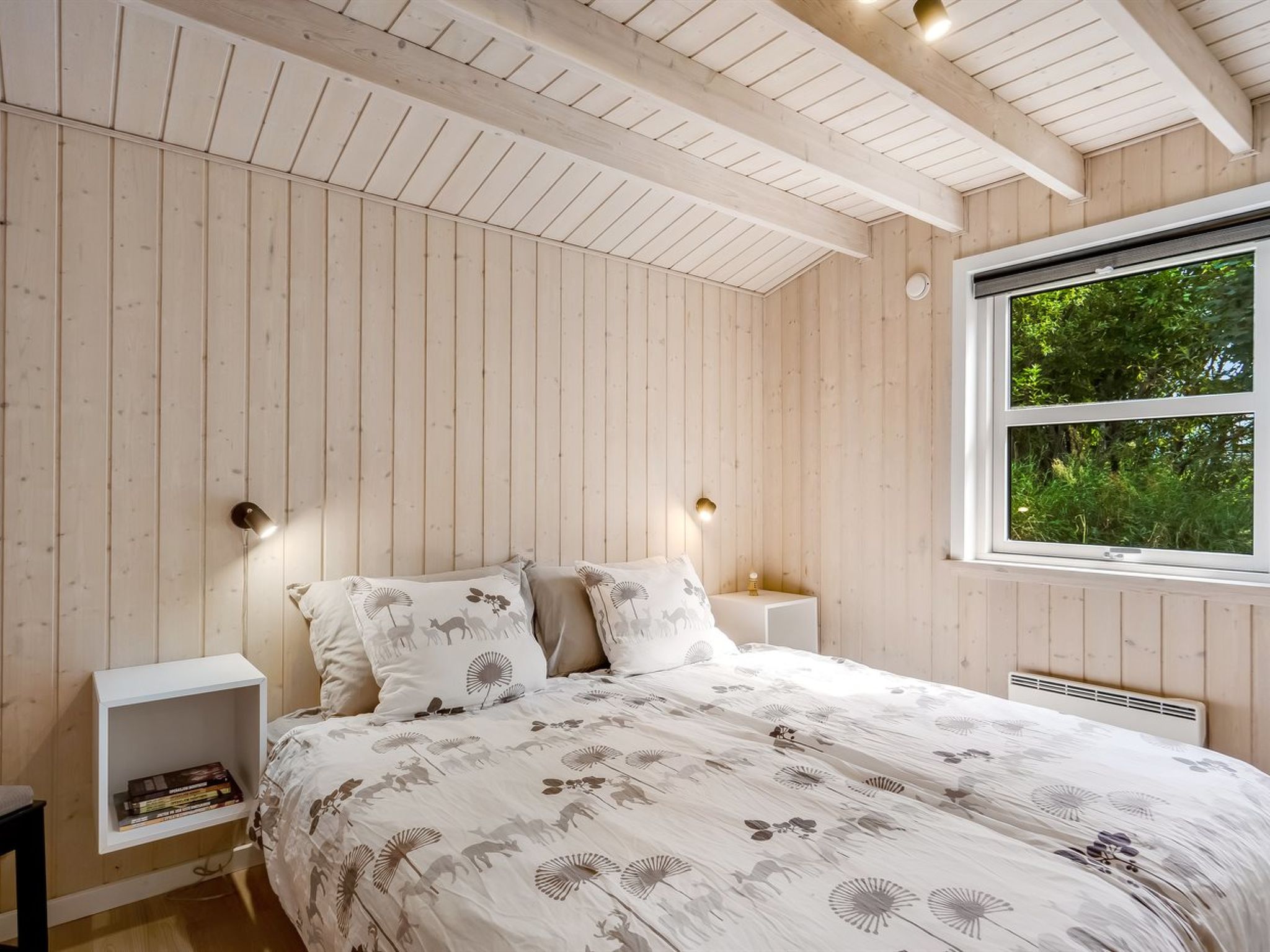 "Yngve" - 3.5km from the sea - Binnen