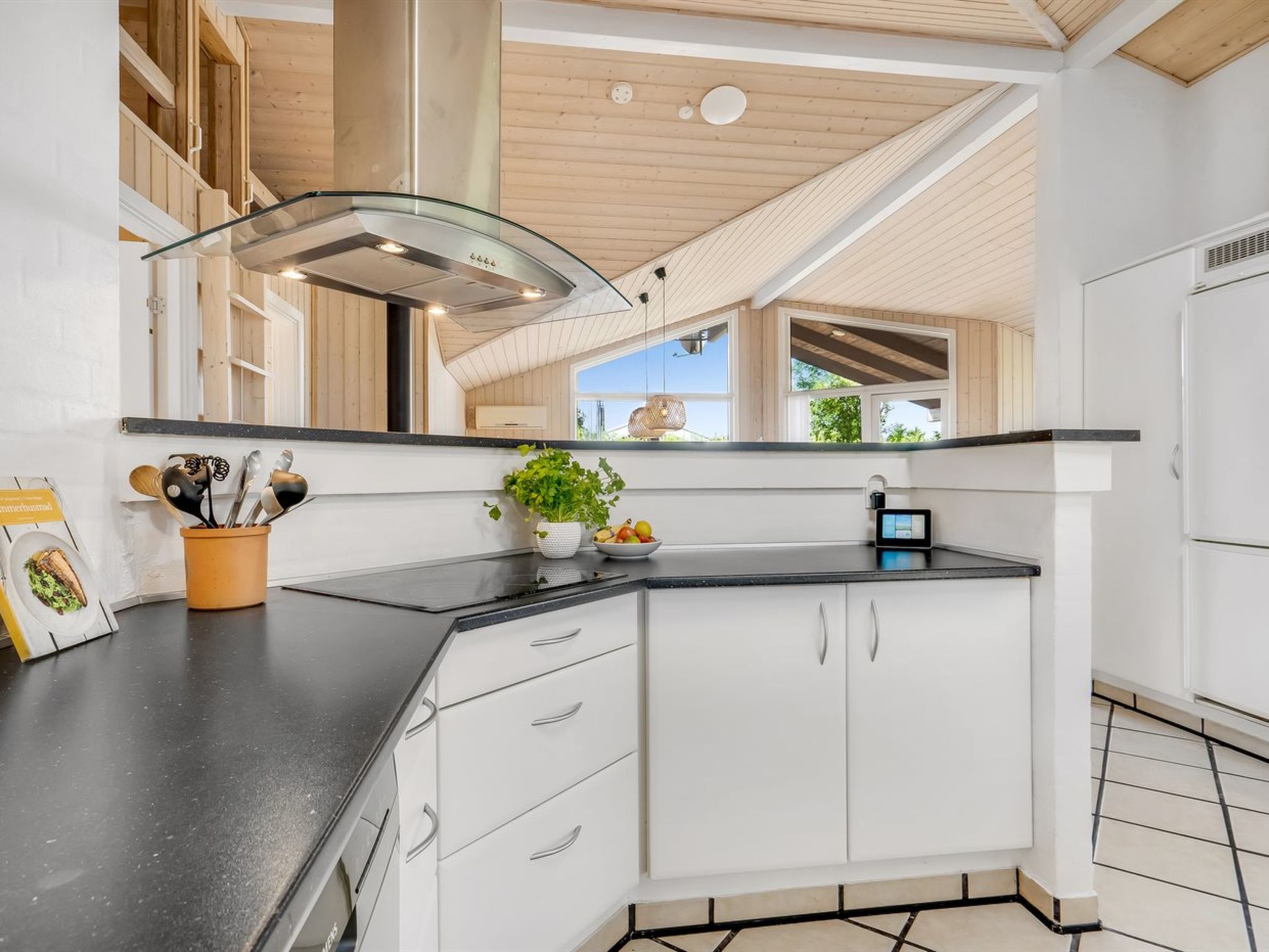 "Yngve" - 3.5km from the sea - Binnen