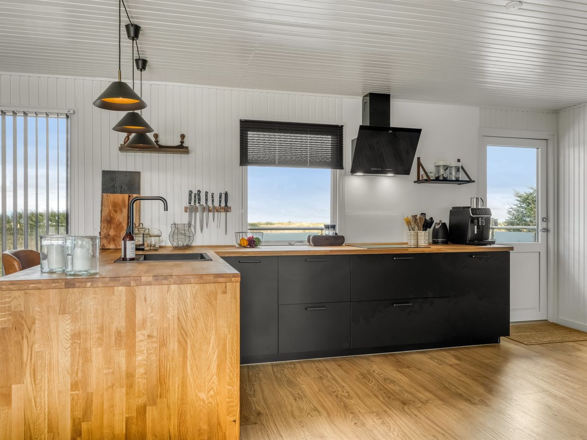 "Sarika" - 500m from the sea - Binnen