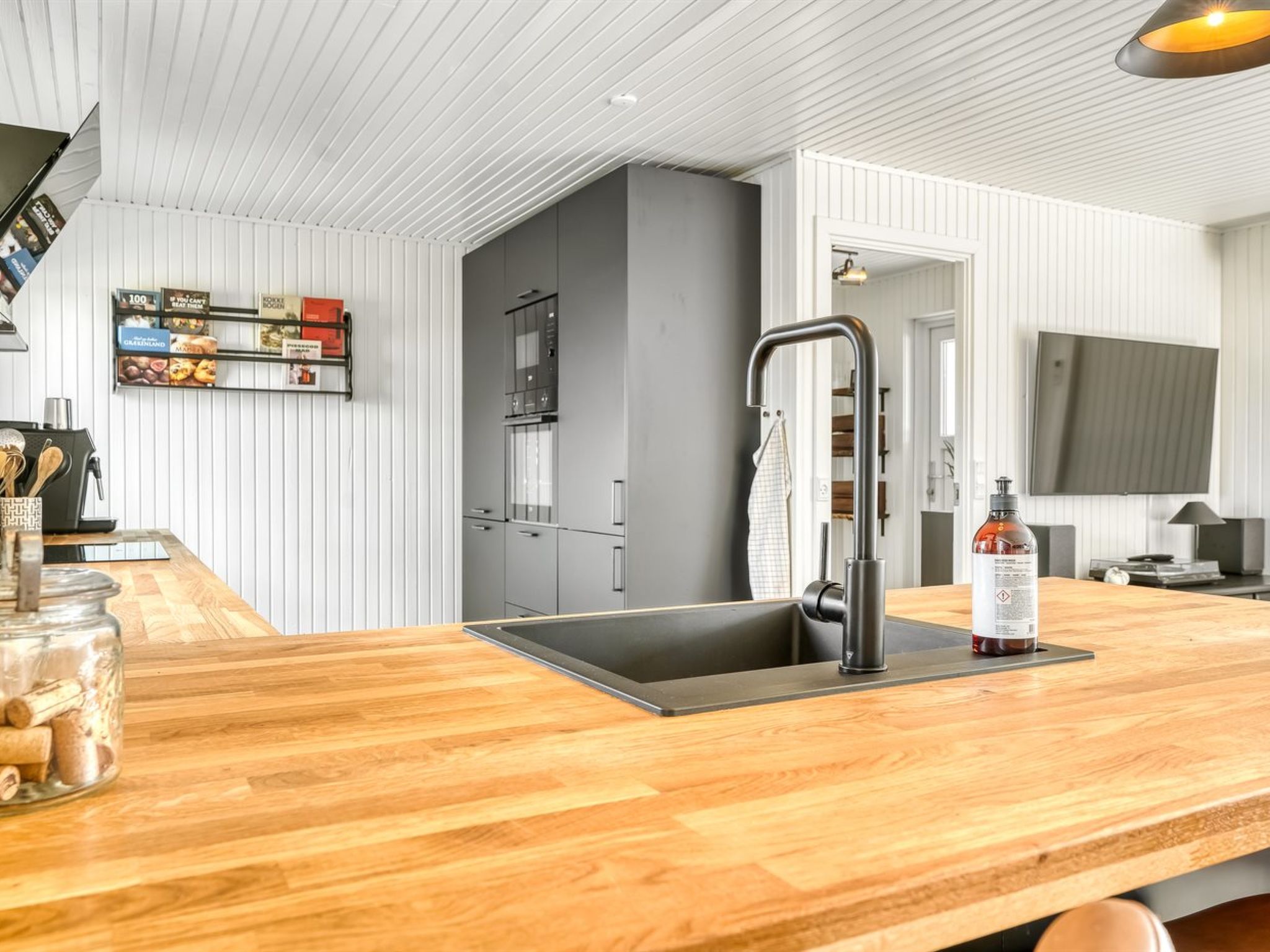 "Sarika" - 500m from the sea - Binnen