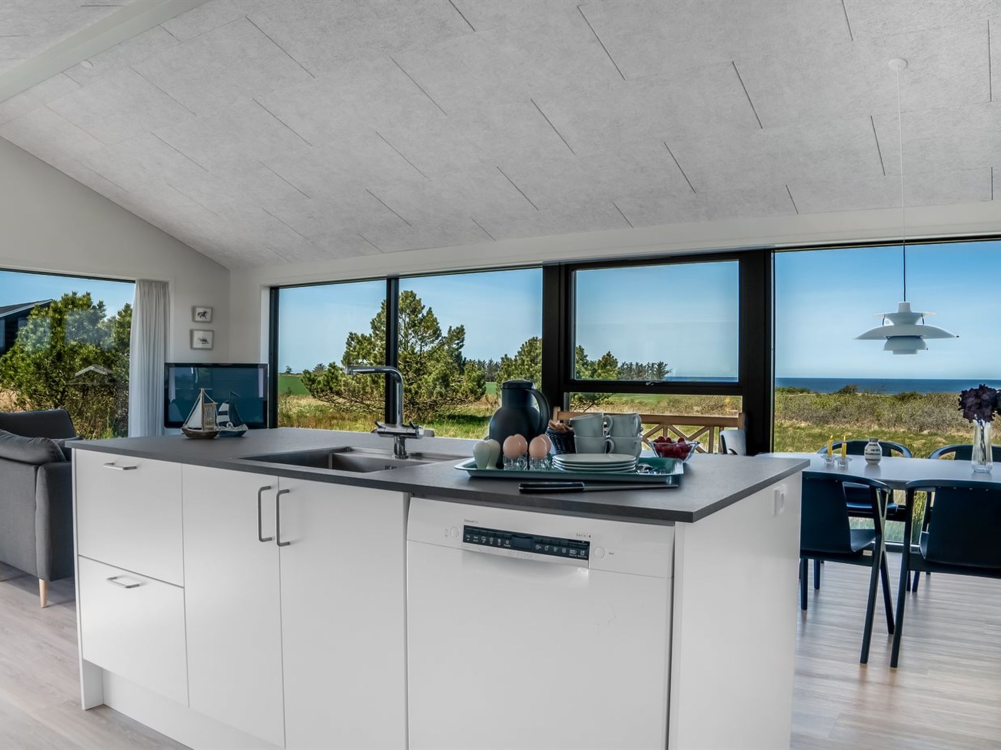 "Merete" - 900m from the sea - Binnen