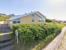 Ruim vakantiehuis met sauna op slechts 176 meter van de zee in Hjørring - thumbnail 1