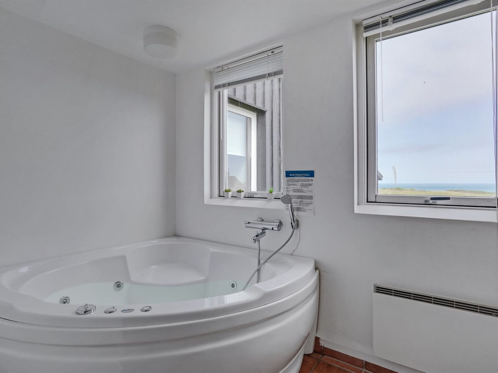 "Mirjami" - 95m from the sea-Binnen