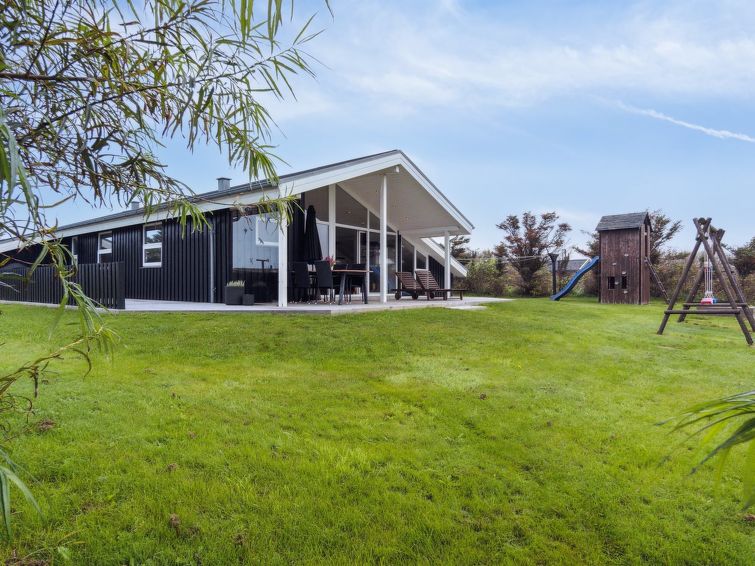 Vakantiehuis met open haard en sauna in Hjørring, vlakbij de zee in Hjørring