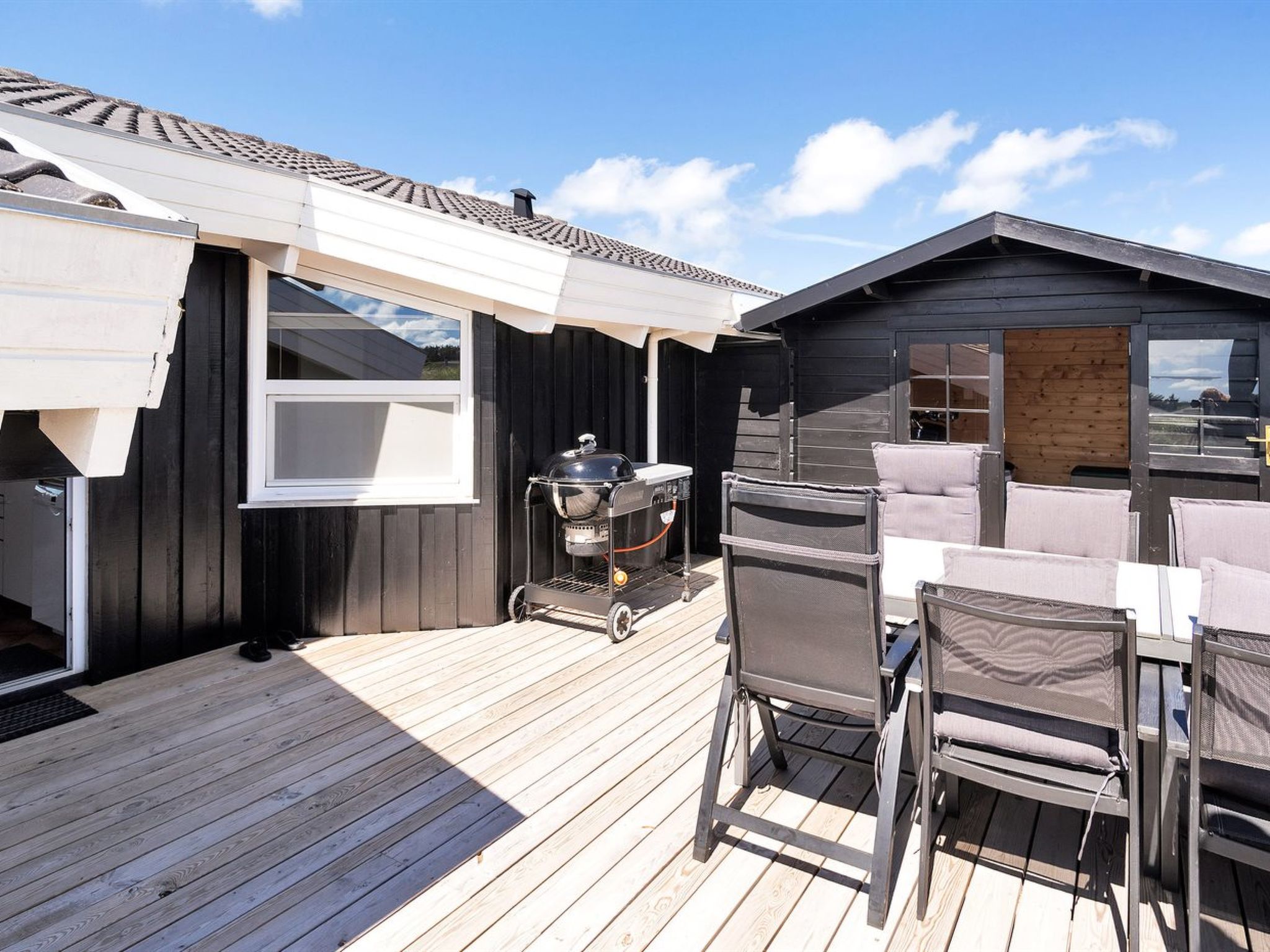 "Elvie" - 200m from the sea
