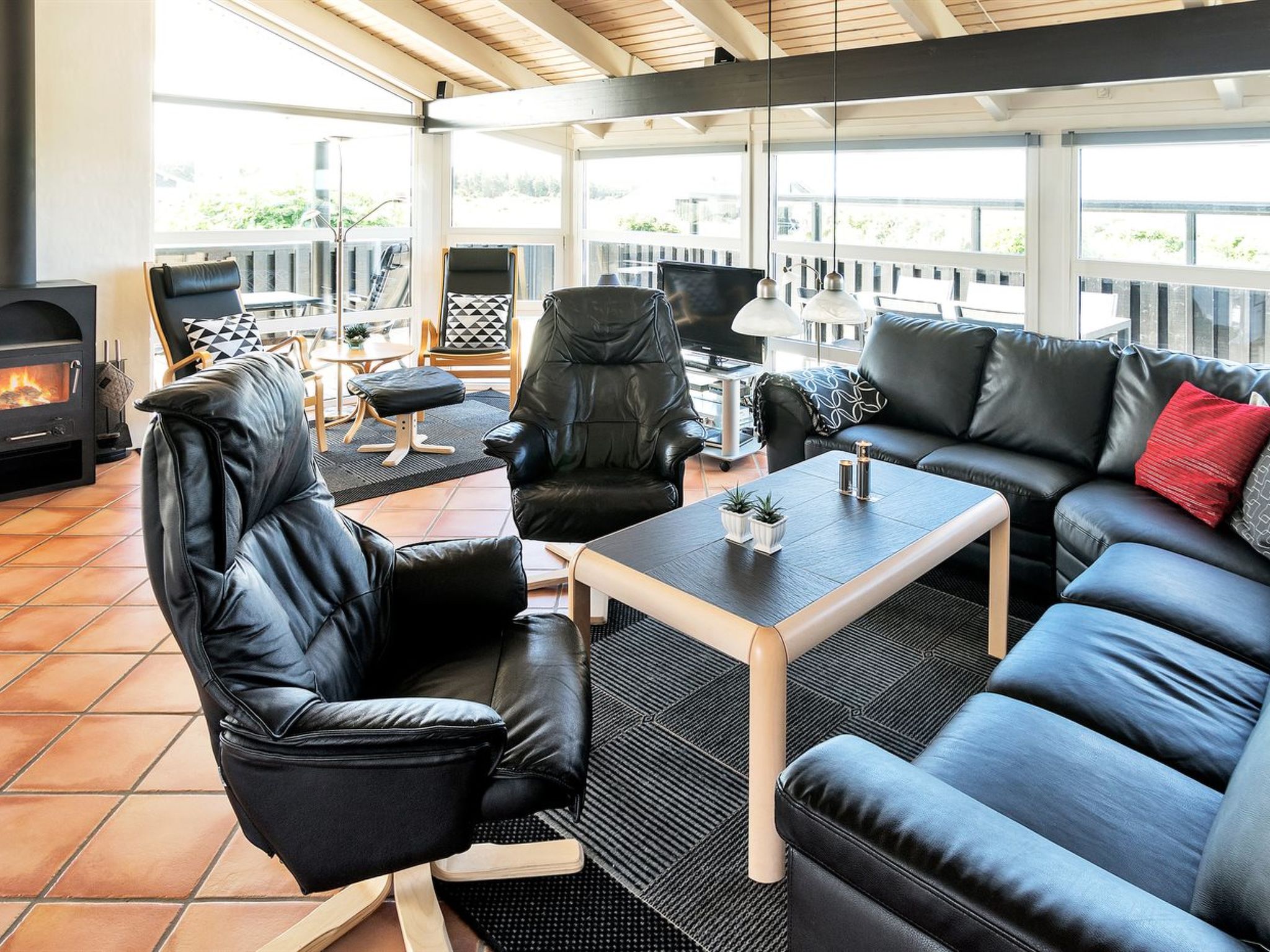 "Elvie" - 200m from the sea-Binnen