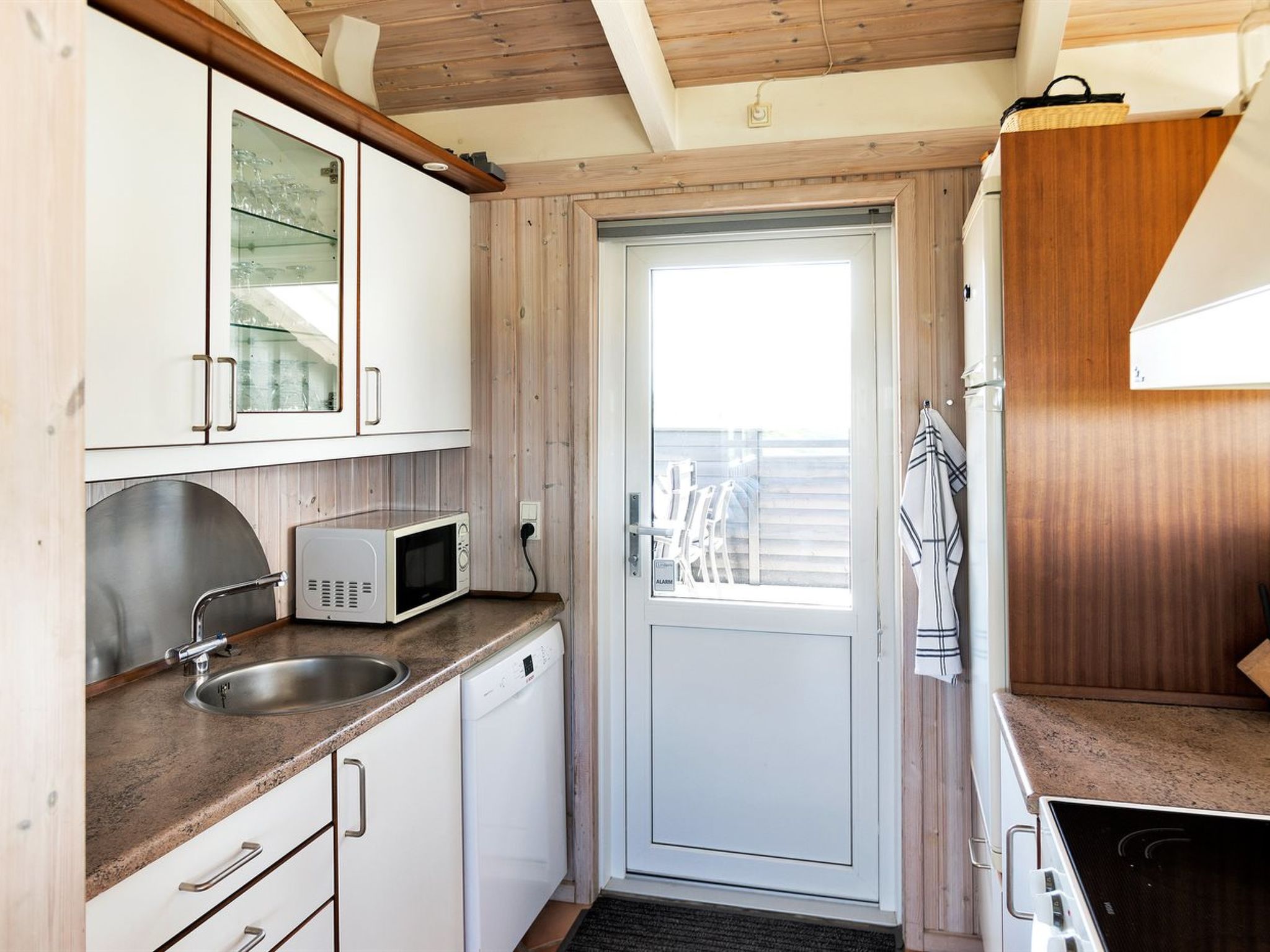 "Elvie" - 200m from the sea - Binnen