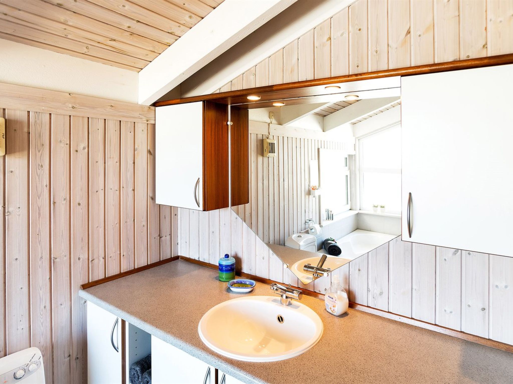 "Elvie" - 200m from the sea - Binnen