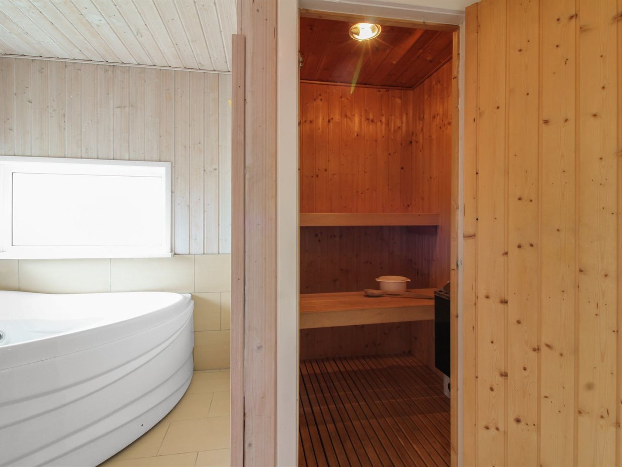 "Mette" - 98m from the sea - Binnen