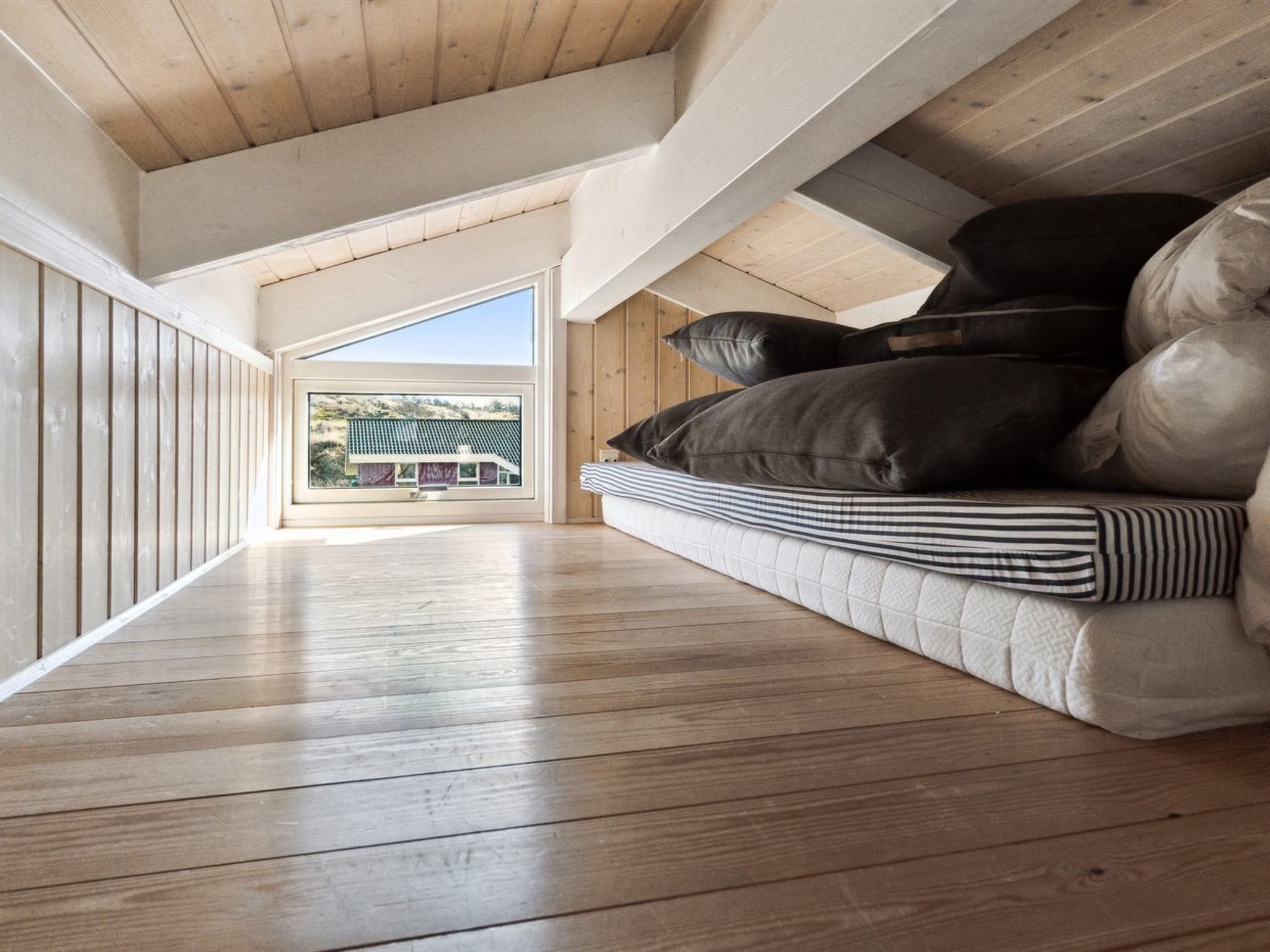 "Bjarni" - 239m from the sea - Binnen