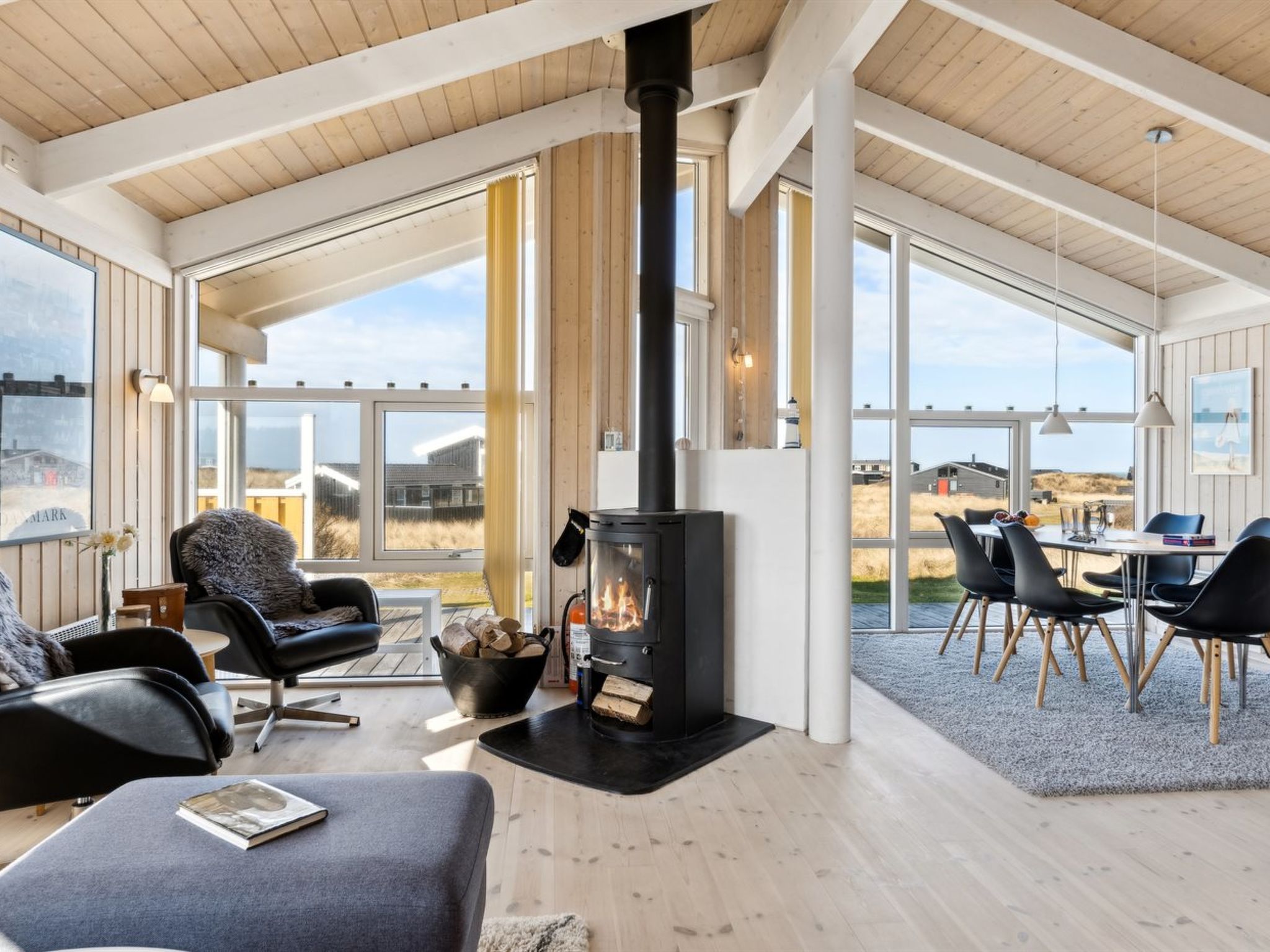 "Bjarni" - 239m from the sea - Binnen