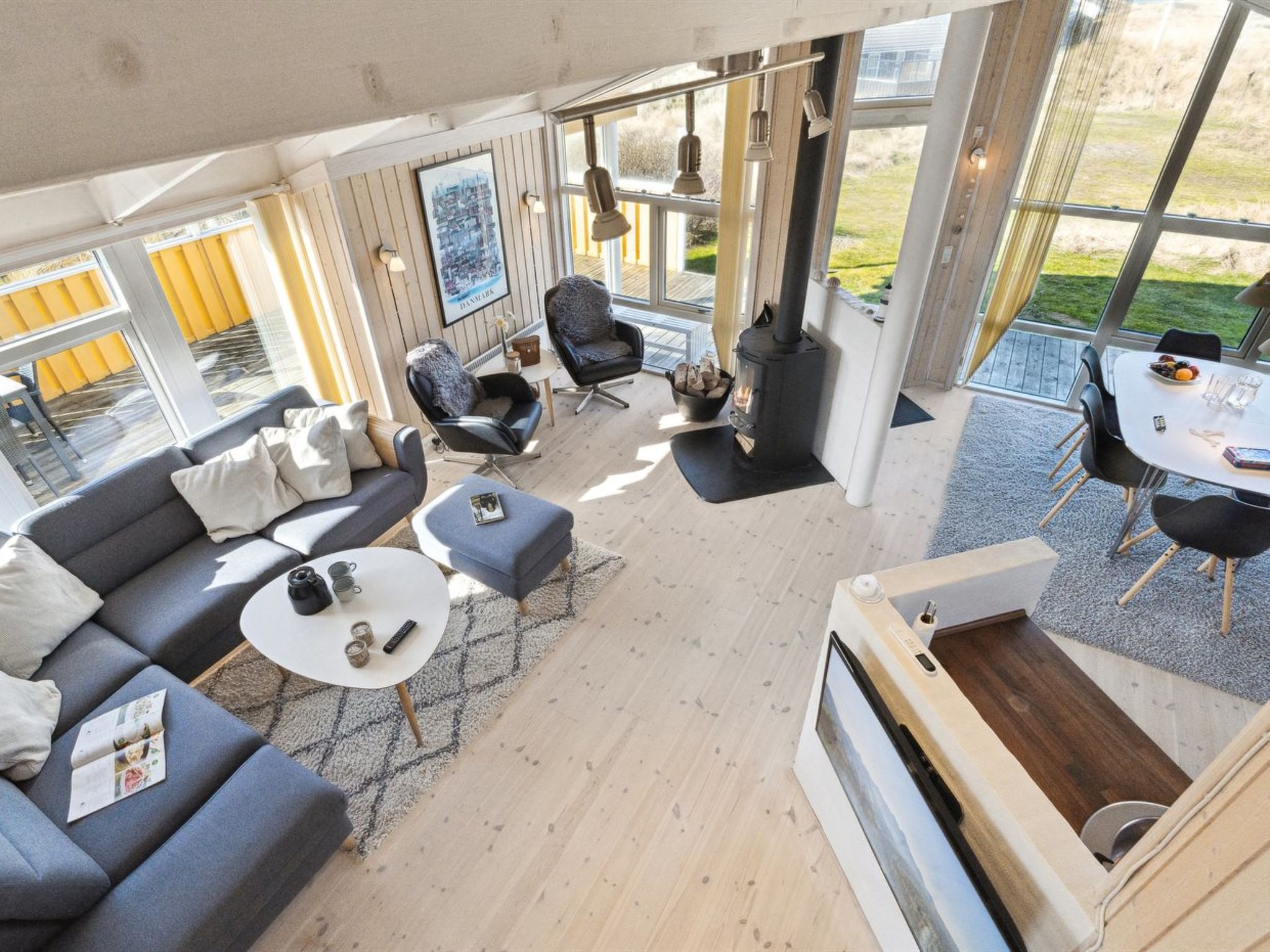 "Bjarni" - 239m from the sea - Binnen